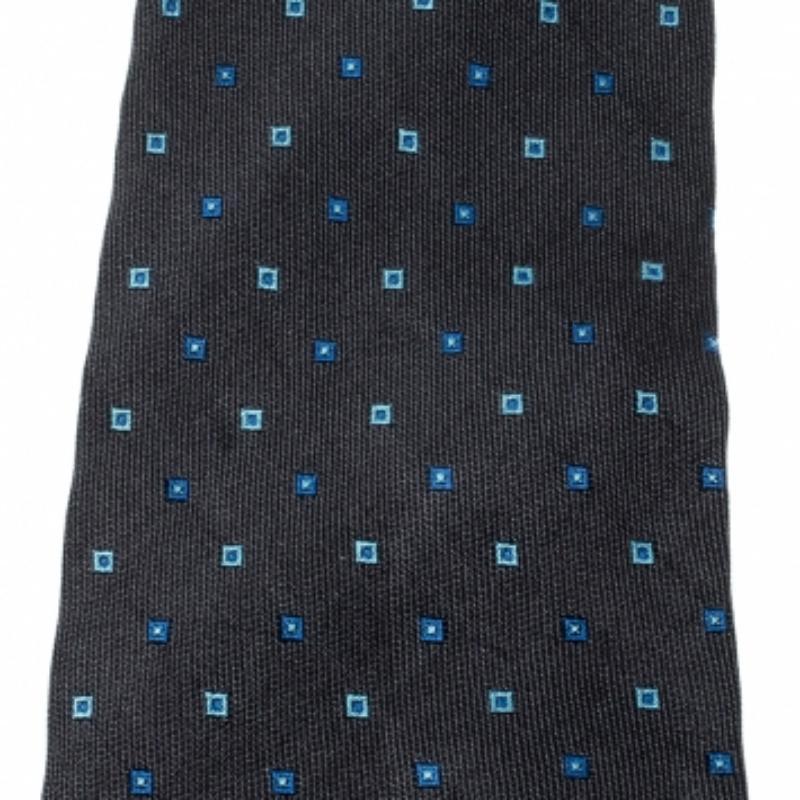 Cravatta Dunhill in seta jacquard grigio antracite con motivo quadrato In condizioni buone in vendita a Dubai, Al Qouz 2