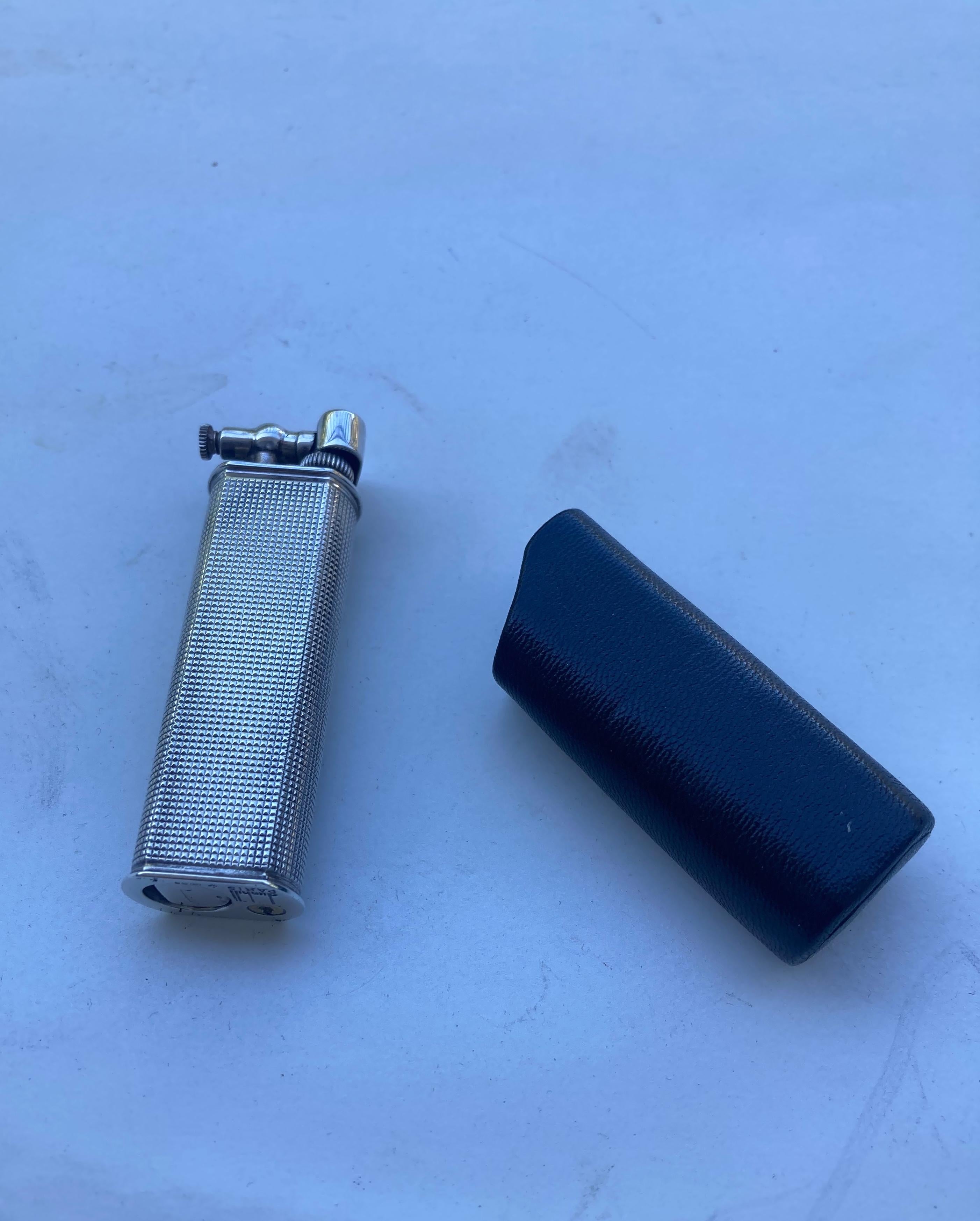 Dunhill, Butane à gaz «ylph » en argent sterling Briquet mince, motif diamant. Bon état - En vente à Los Angeles, CA