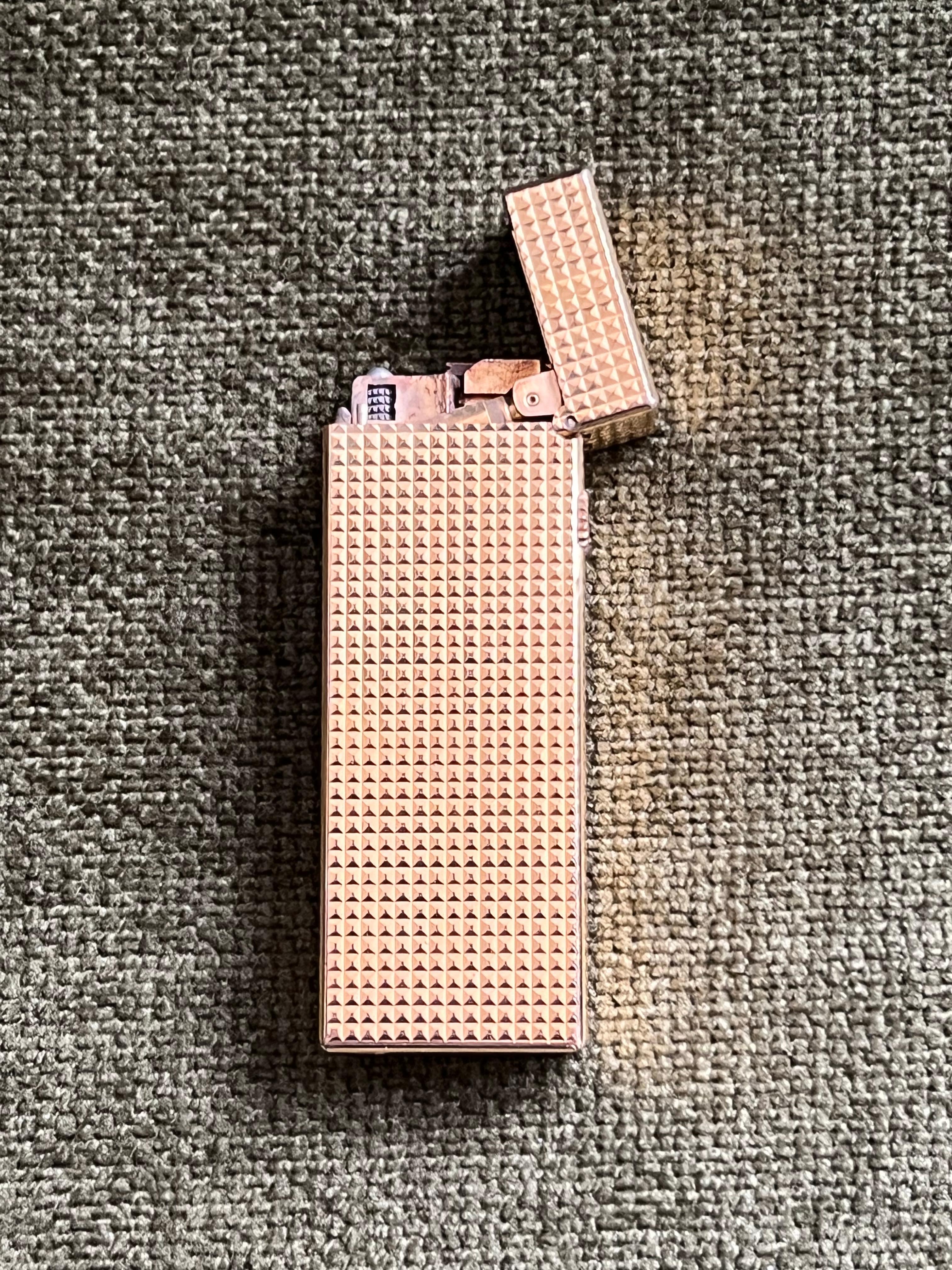 Dunhill “James Bond” Lighter of Choice, Diamond Pattern Gold Plated Lighter For Sale 3