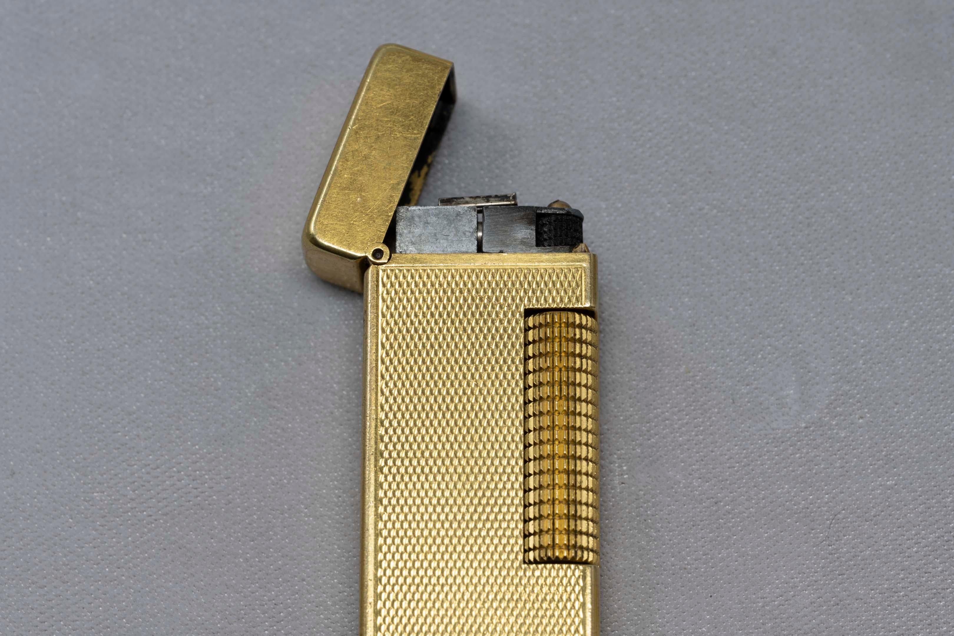 Dunhill Lighter Rollagas Gold Plated Barley Finish In Good Condition In Montreal, QC