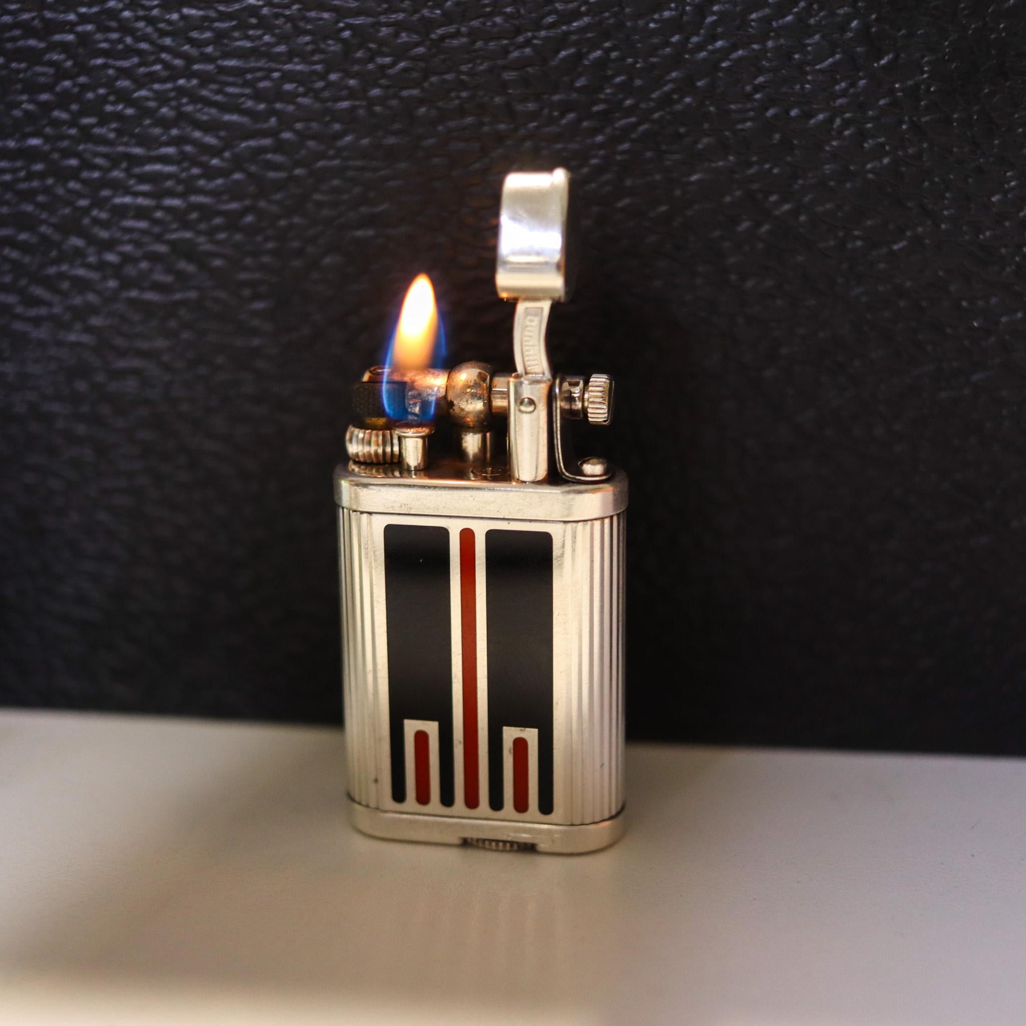 Manhattan lighter designed by Dunhill.

Beautiful lift arm gas lighter, designed by the Alfred Dunhill Company, with Art Deco patterns. This is the short model named Manhattan, and was crafted in solid silver plate with high polished finish and