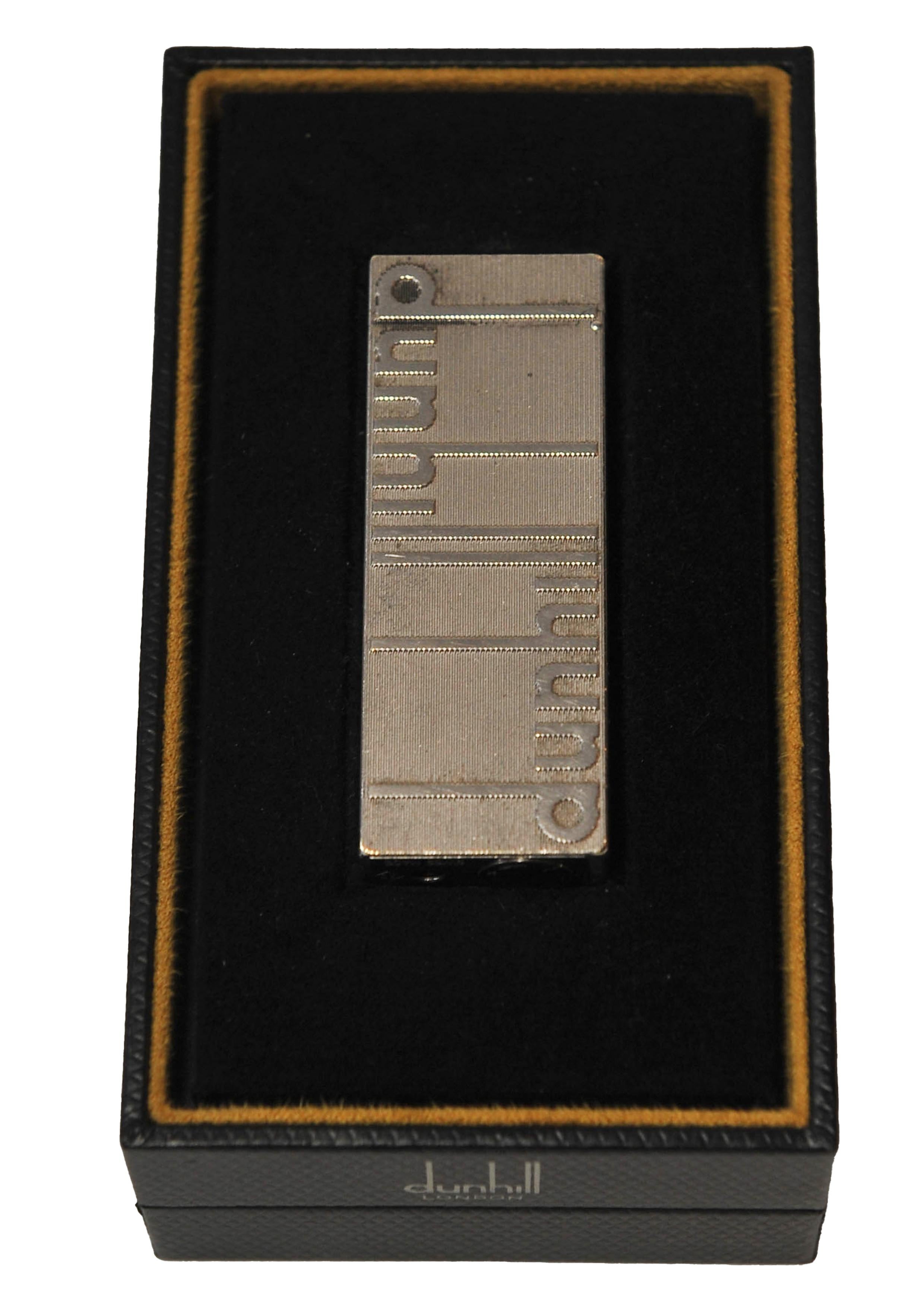 Dunhill of London Longtail Logo Rollgas Zigarettenfeuerzeug mit Dunhill-Schachtel (Art déco) im Angebot