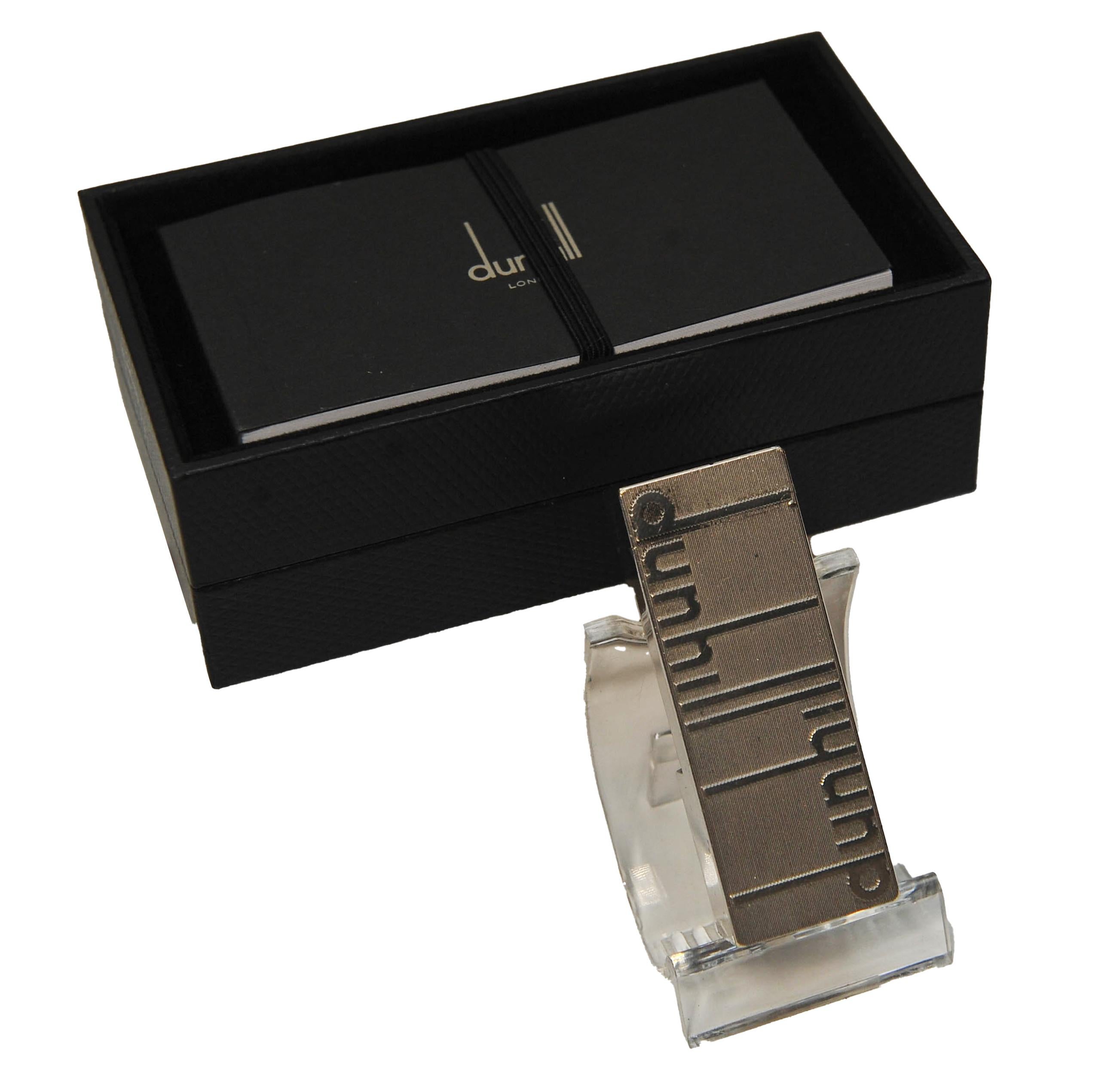 Dunhill of London Longtail Logo Rollgas Zigarettenfeuerzeug mit Dunhill-Schachtel (21. Jahrhundert und zeitgenössisch) im Angebot