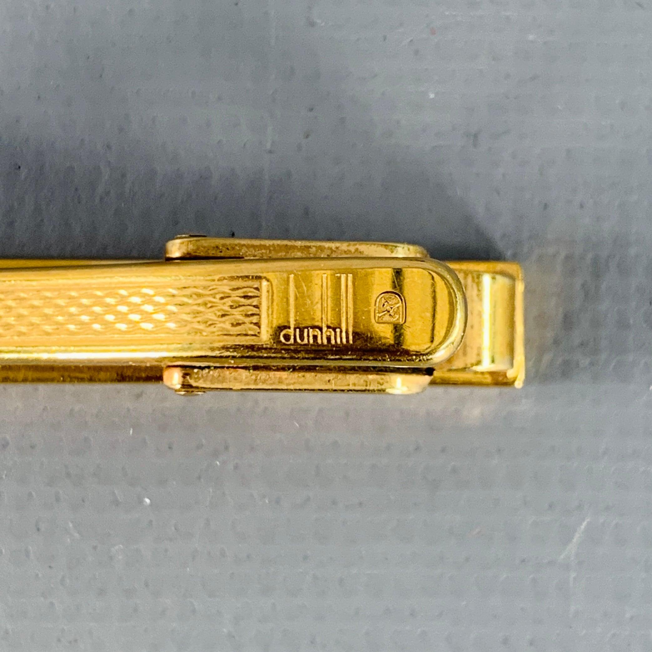 Dunhill Clip de cravate en métal embossé noir et or, taille unique Excellent état - En vente à San Francisco, CA