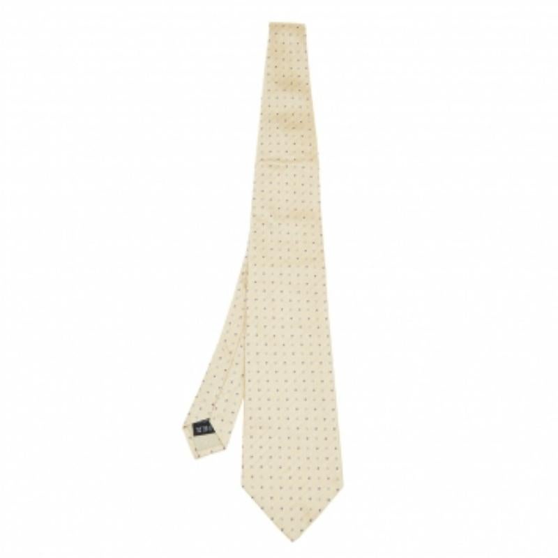Cette cravate Dunhill est un accessoire formel parfait qui présente un attrait pointu et moderne. Confectionné dans des matières luxueuses, il présente des motifs complexes et l'étiquette de la marque est soigneusement cousue au dos. Il ne manquera