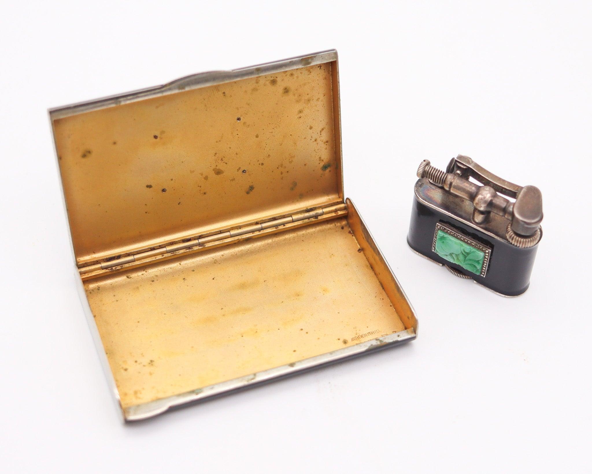 Dunhill Paris 1930 Ensemble émaillé de briquets et d'étuis à cigarettes Bijou avec décor sculpté en vente 2