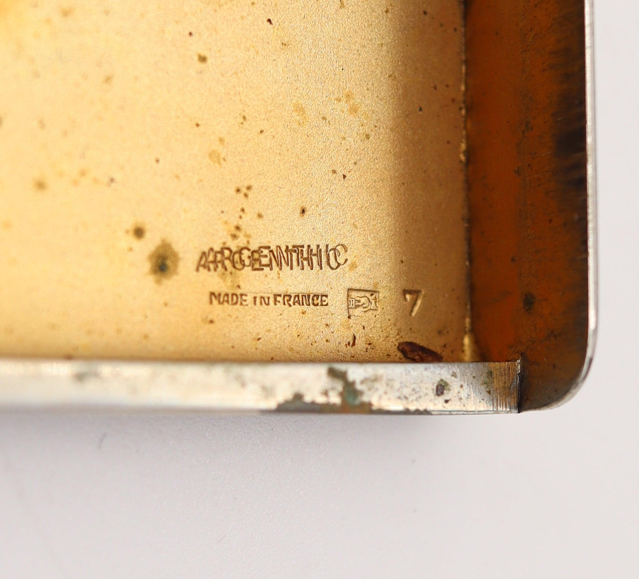 Dunhill Paris 1930 Ensemble émaillé de briquets et d'étuis à cigarettes Bijou avec décor sculpté en vente 3