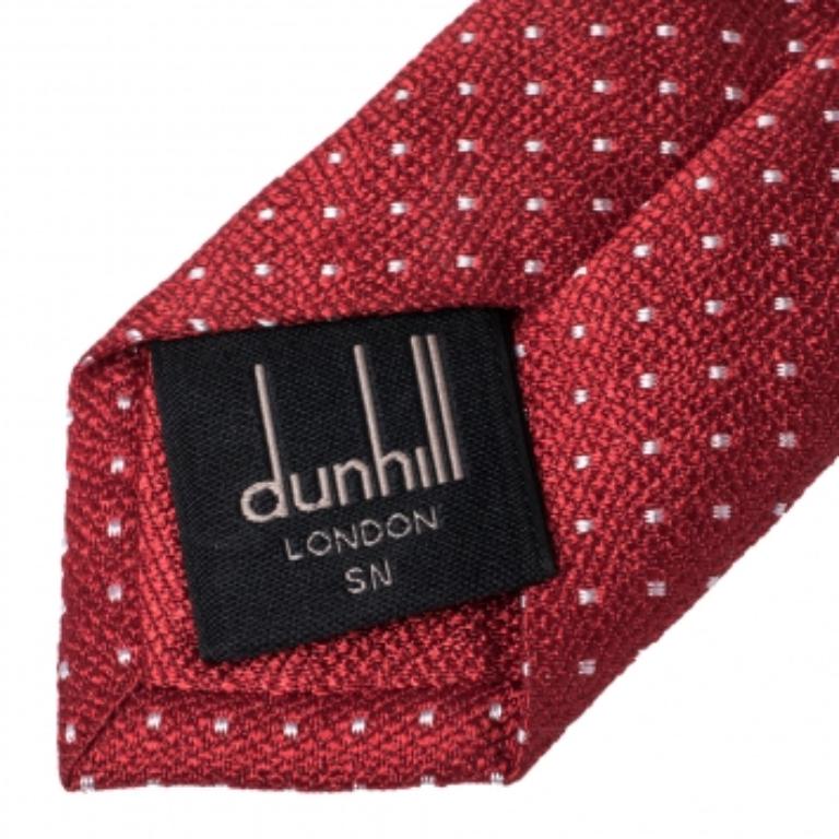 Get a polished look with a smart Dunhill tie that is defined by its elegant design. It is made of 100% silk and features a dotted jacquard pattern. It carries the brand label neatly stitched at the back,