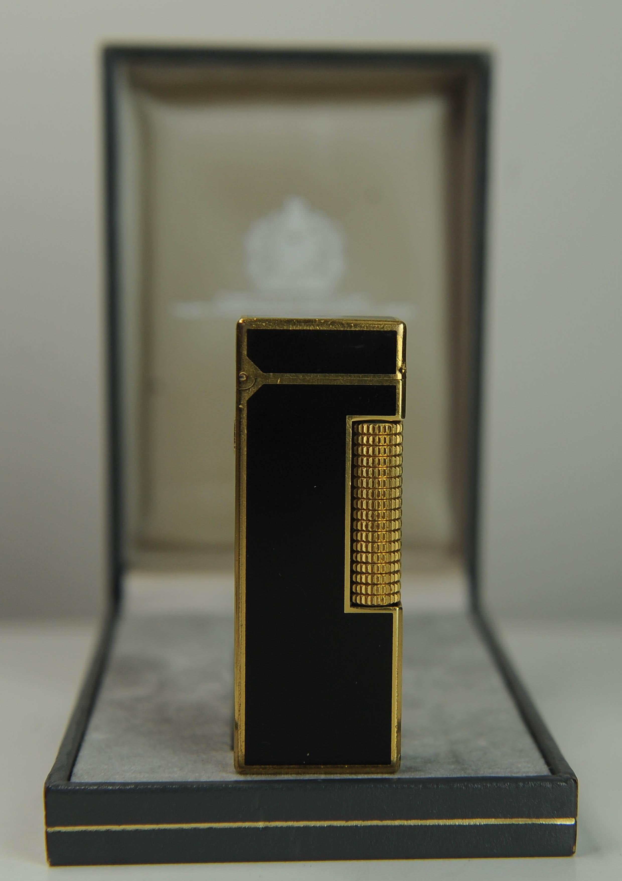 Dunhill Rollagas Black Lacquer De Chine Cigarette Lighter With Dunhill Box en vente 7