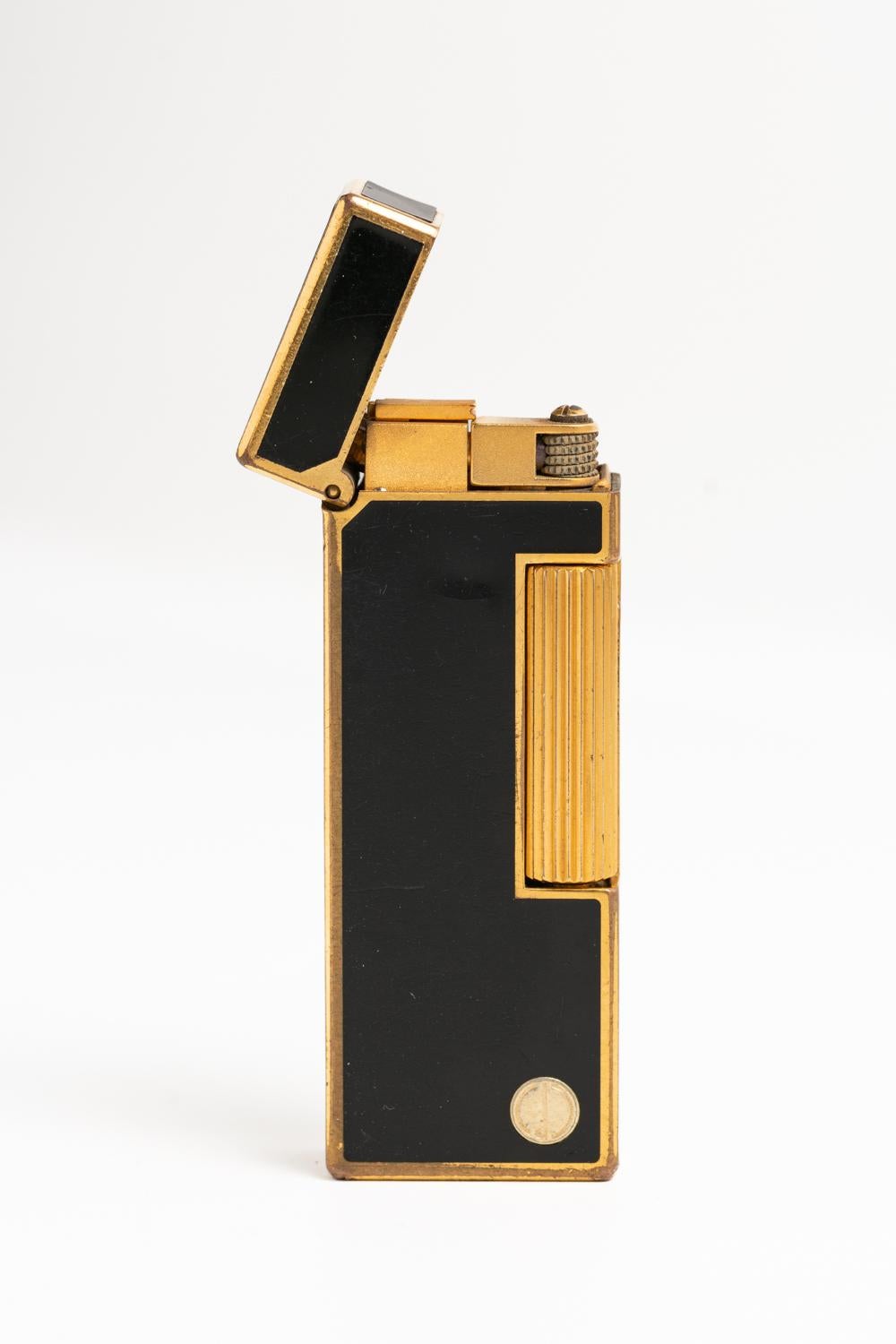 Dunhill Rollagas Lighter Gold Plated Black Lacquer In Good Condition In Portland, England