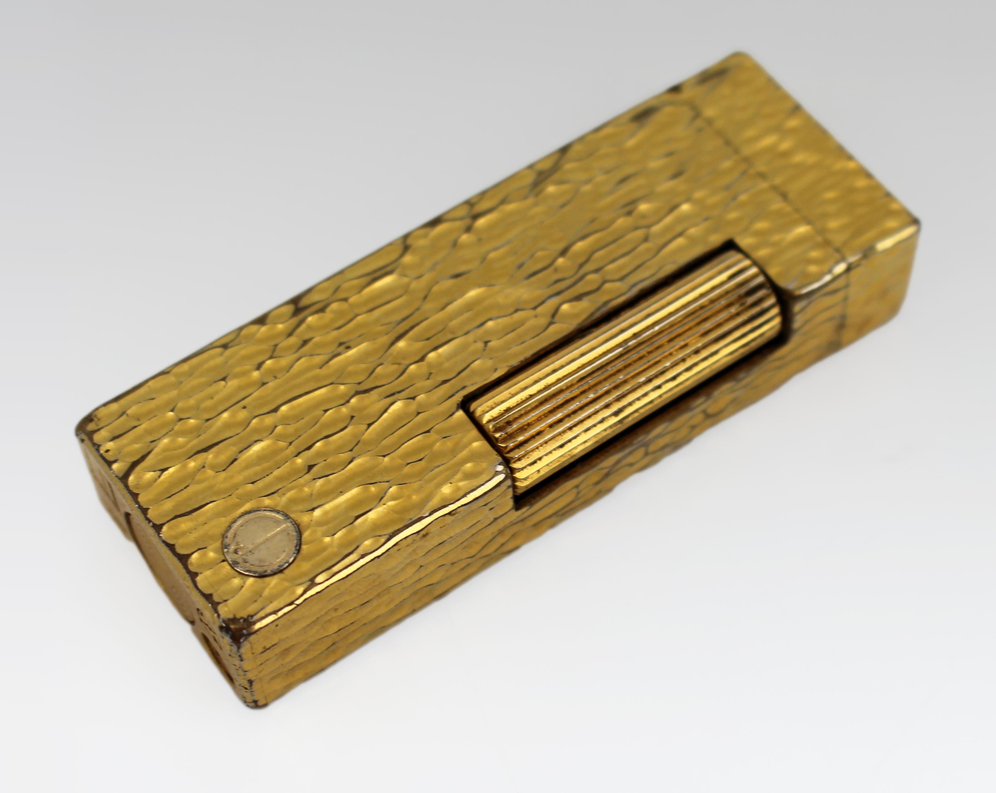 European Dunhill Swiss-Made Gold-Plated “Bark” Finish Lighter, c.1965 For Sale