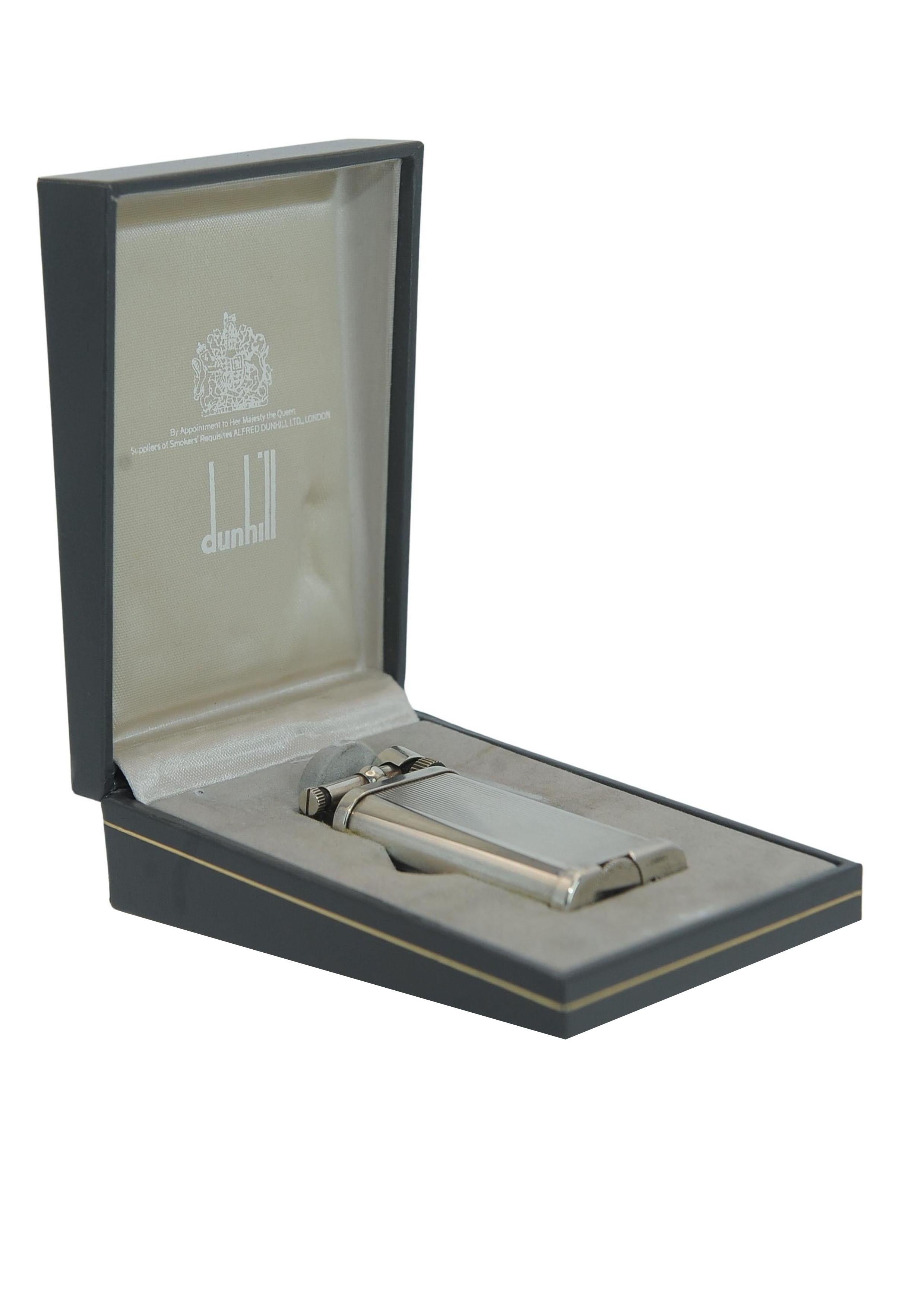 Art Déco Dunhill Unique Silver Plated Lift Arm Cigarette Lighter With Dunhill Box (Accendisigari a braccio sollevabile placcato in argento con scatola Dunhill) in vendita