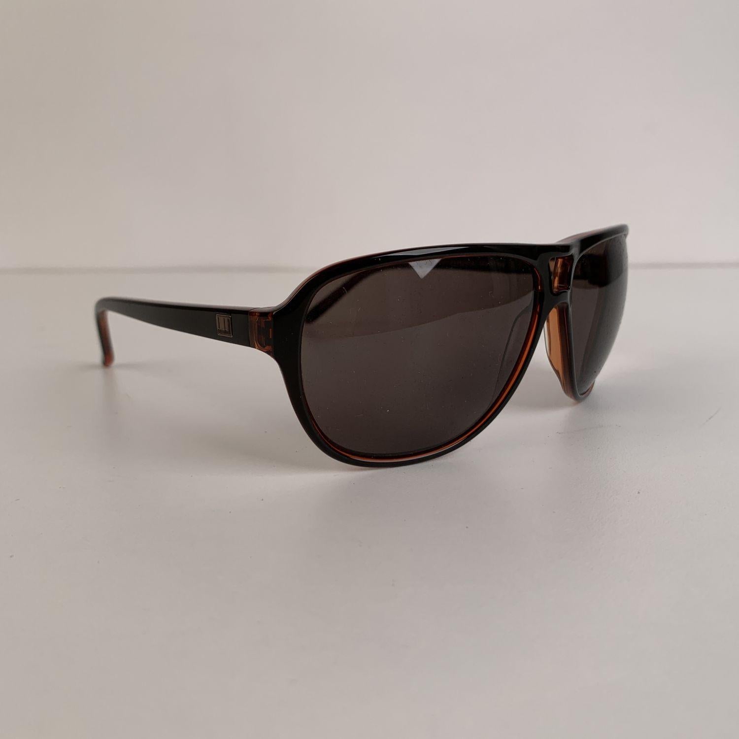 Elegant, light weight brown Aviator look Sunglasses by Dunhill. They will come with their original black smooth case. Unisex model, in brown plastic. Dunhill bronze metal logo on both sides of the arms. Original 100% UV brown Dunhill lenses.

-