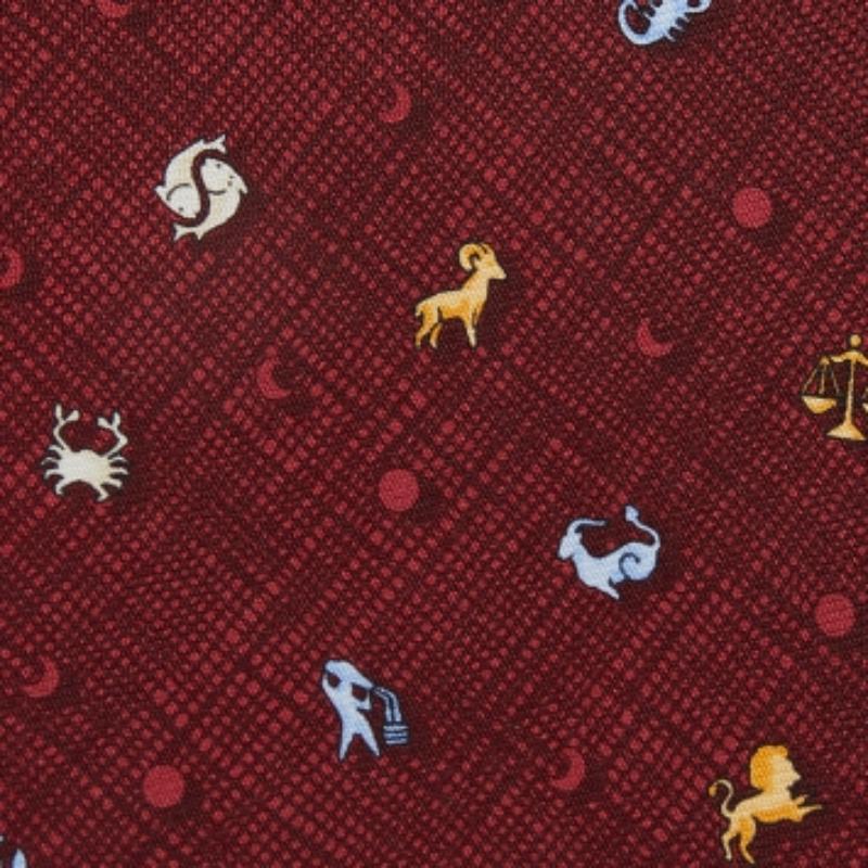 Cette cravate Dunhill est un accessoire formel parfait qui présente un attrait pointu et moderne. Confectionné dans des matières luxueuses, il présente des motifs complexes et l'étiquette de la marque est soigneusement cousue au dos. Il ne manquera