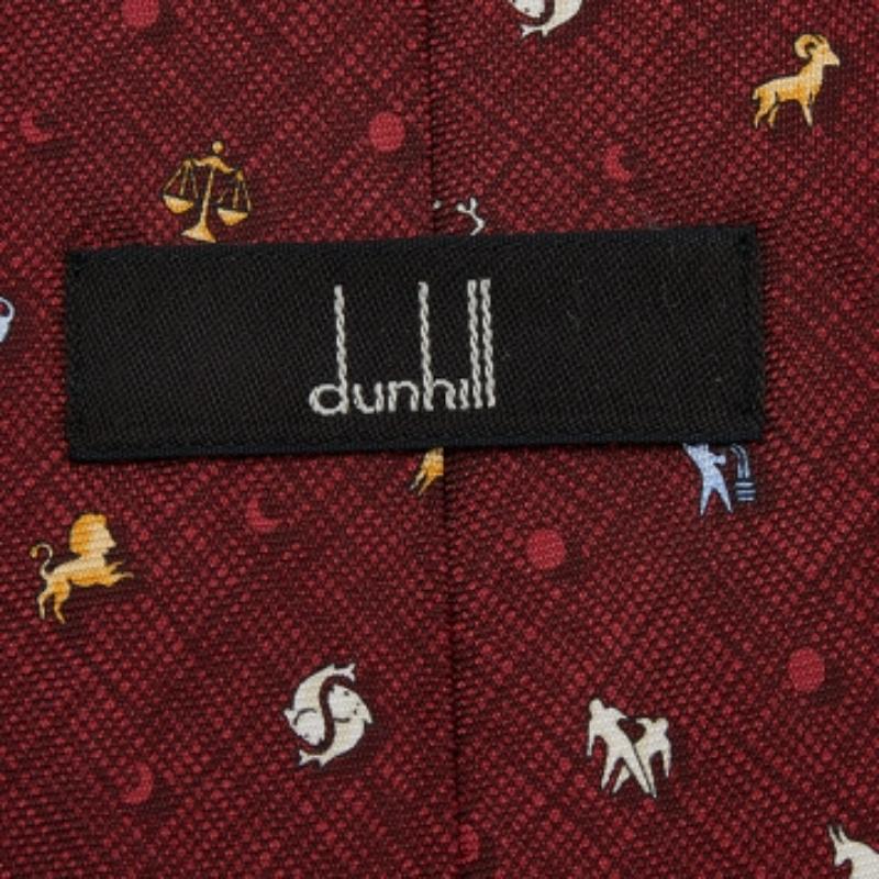 Marron Dunhill Vintage Burgundy Zodiac Print Silk Tie (cravate en soie imprimée) en vente