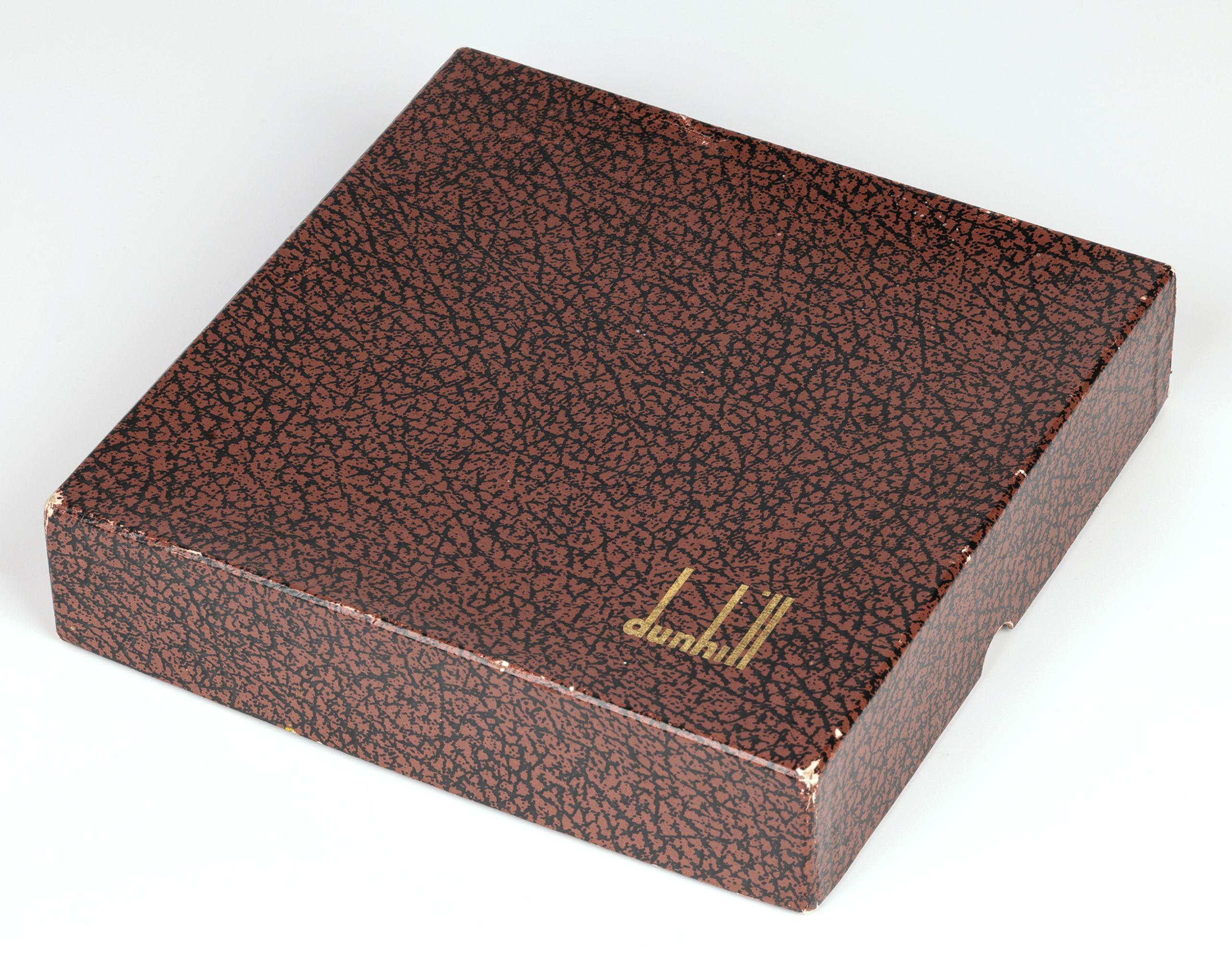Dunhill Vintage Mid-Century Boxed Leather Easel-Back Bilderrahmen (Moderne der Mitte des Jahrhunderts) im Angebot