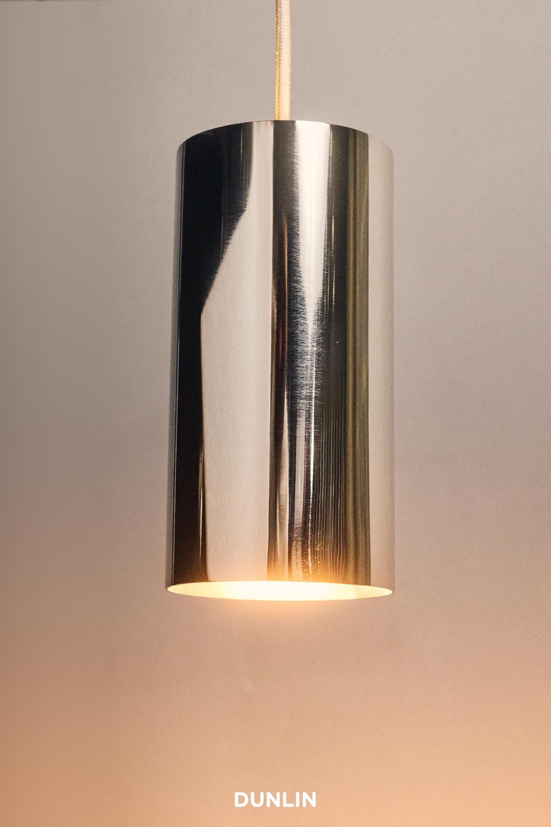 Laiton DUNLIN Mott St lampe à suspension, laiton brut terni en vente