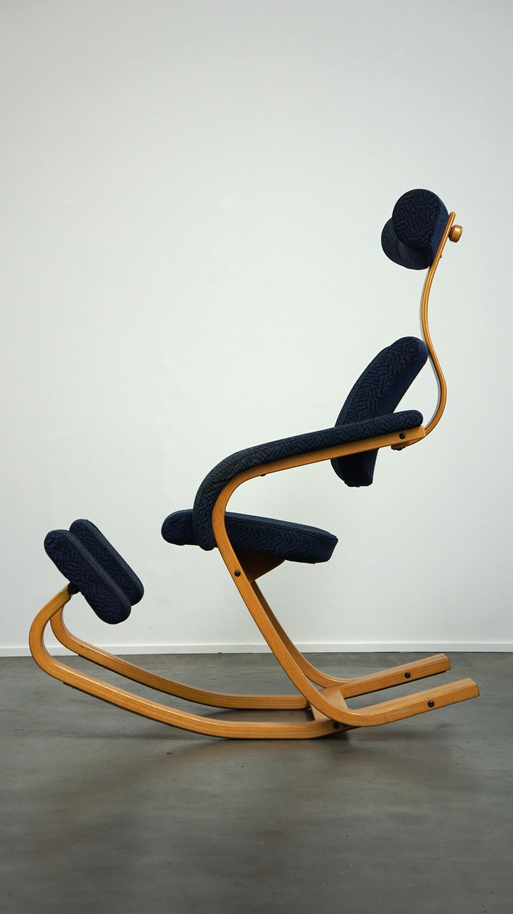 Duo Balance Arbeitsstuhl/Designsessel von Peter Opsvik für Stokke (Stoff) im Angebot