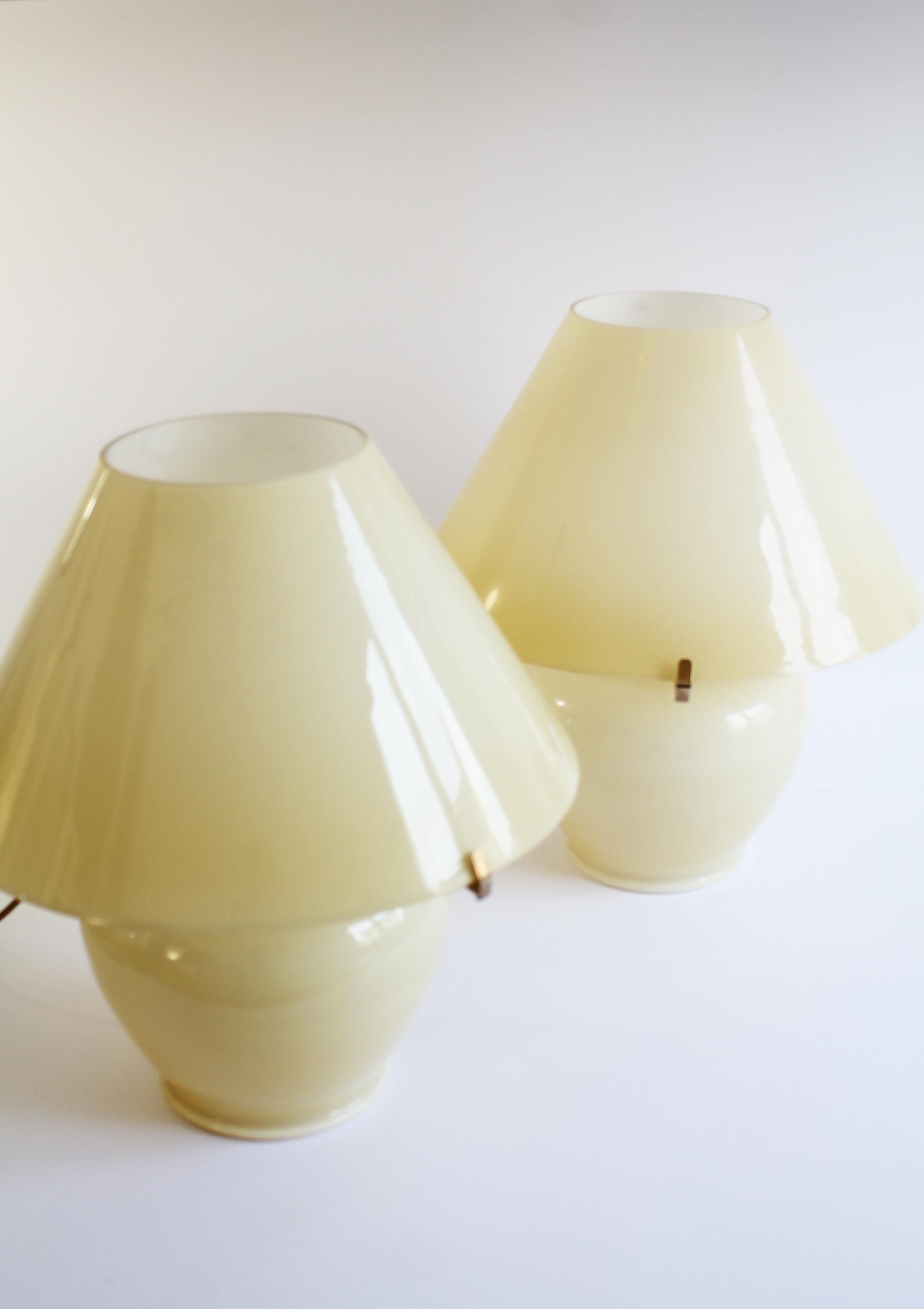 DUO - Mid-Century Murano (43hx38d cm) Vetreria Lag S.R.L (VM004) opaline glass. In Good Condition For Sale In Firenze, FI