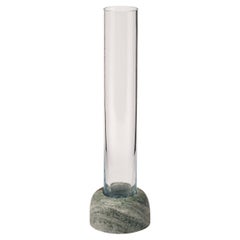 Minimalistische Vase aus Serpa-Marmor und Glas – klein