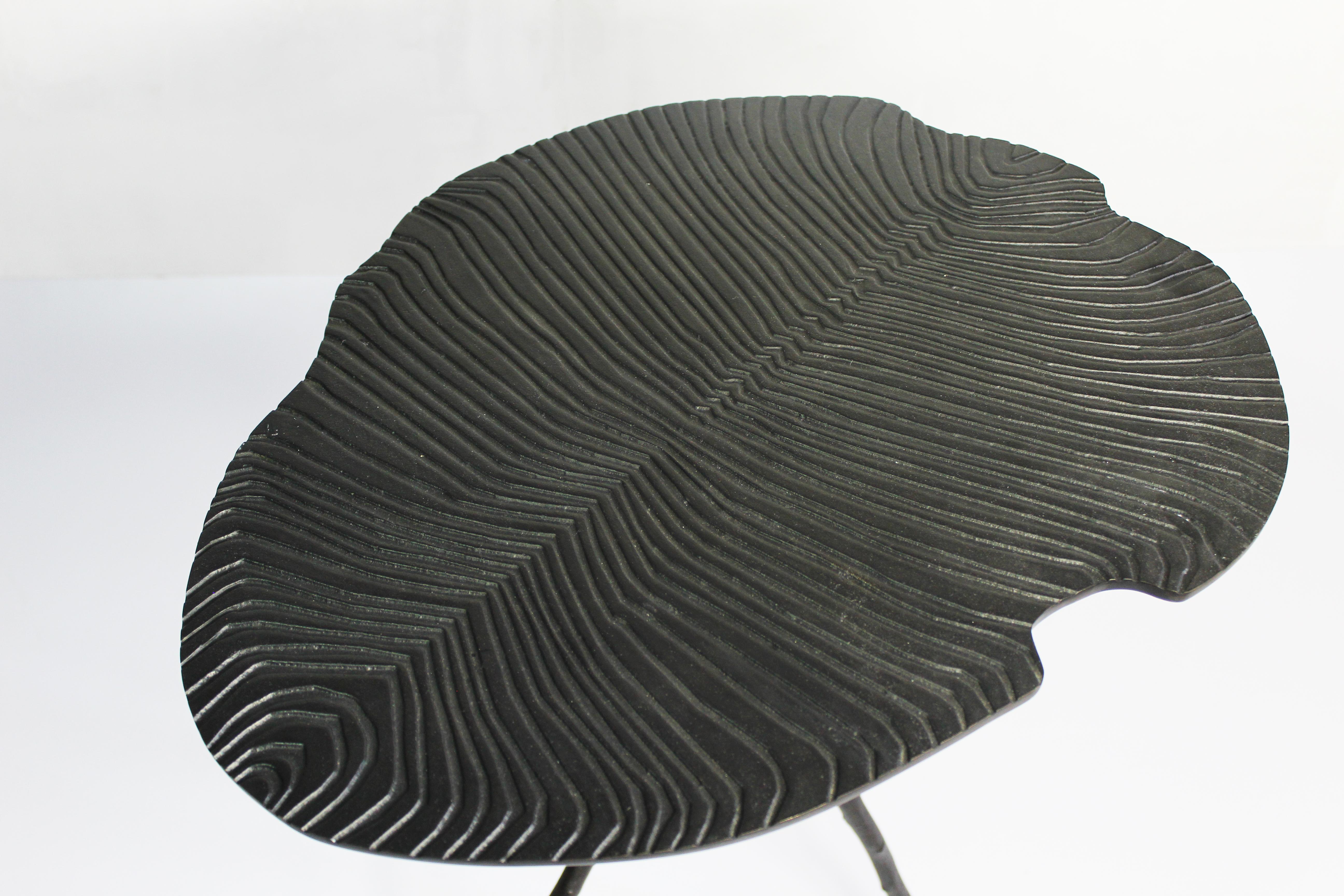 Niedrige Dickinsonia-Tische im Bronzedesign, Eric Gizard für Caroline Vaughan (Art déco) im Angebot