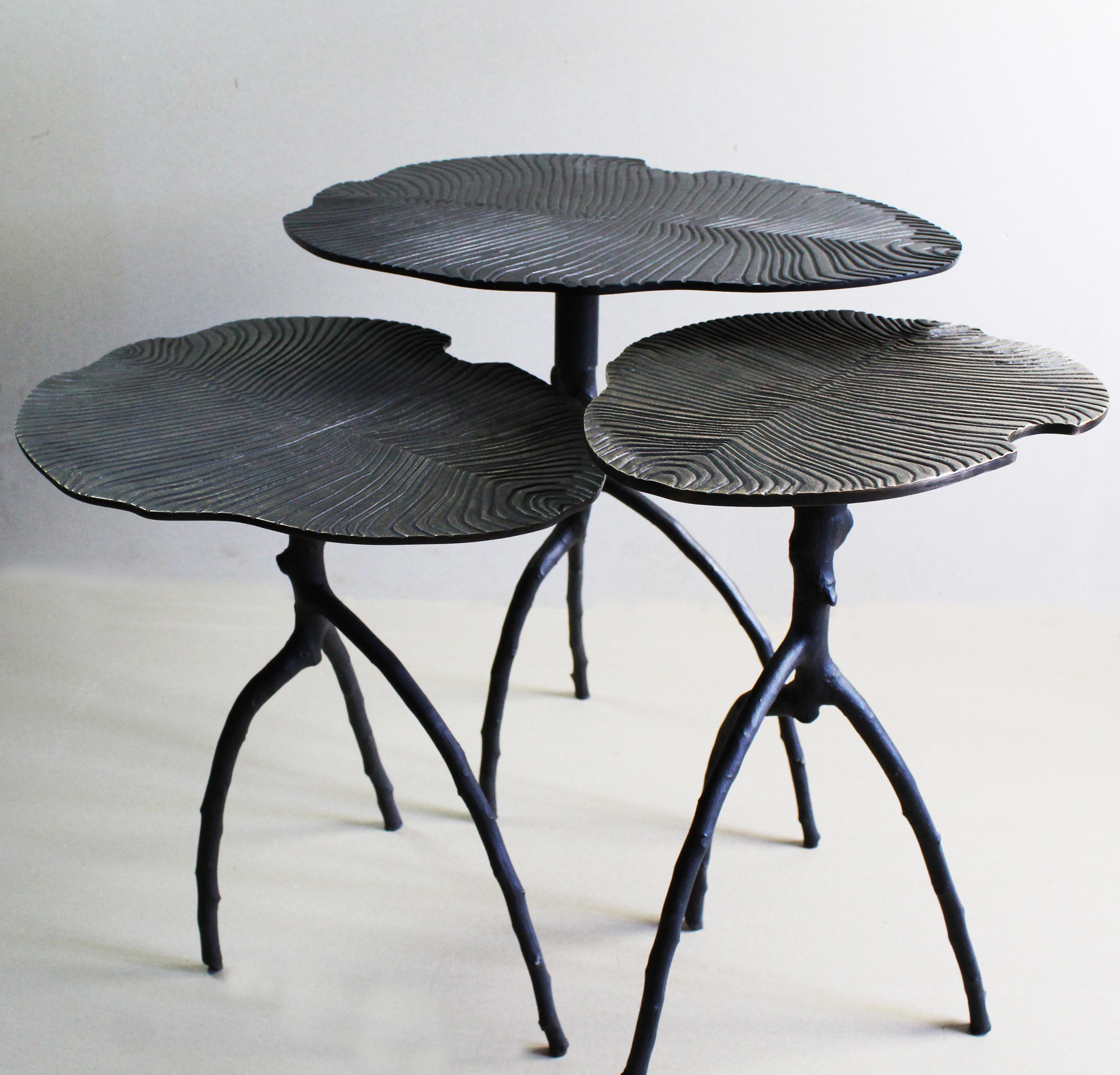 Niedrige Dickinsonia-Tische im Bronzedesign, Eric Gizard für Caroline Vaughan im Zustand „Neu“ im Angebot in MONTROZIER, FR