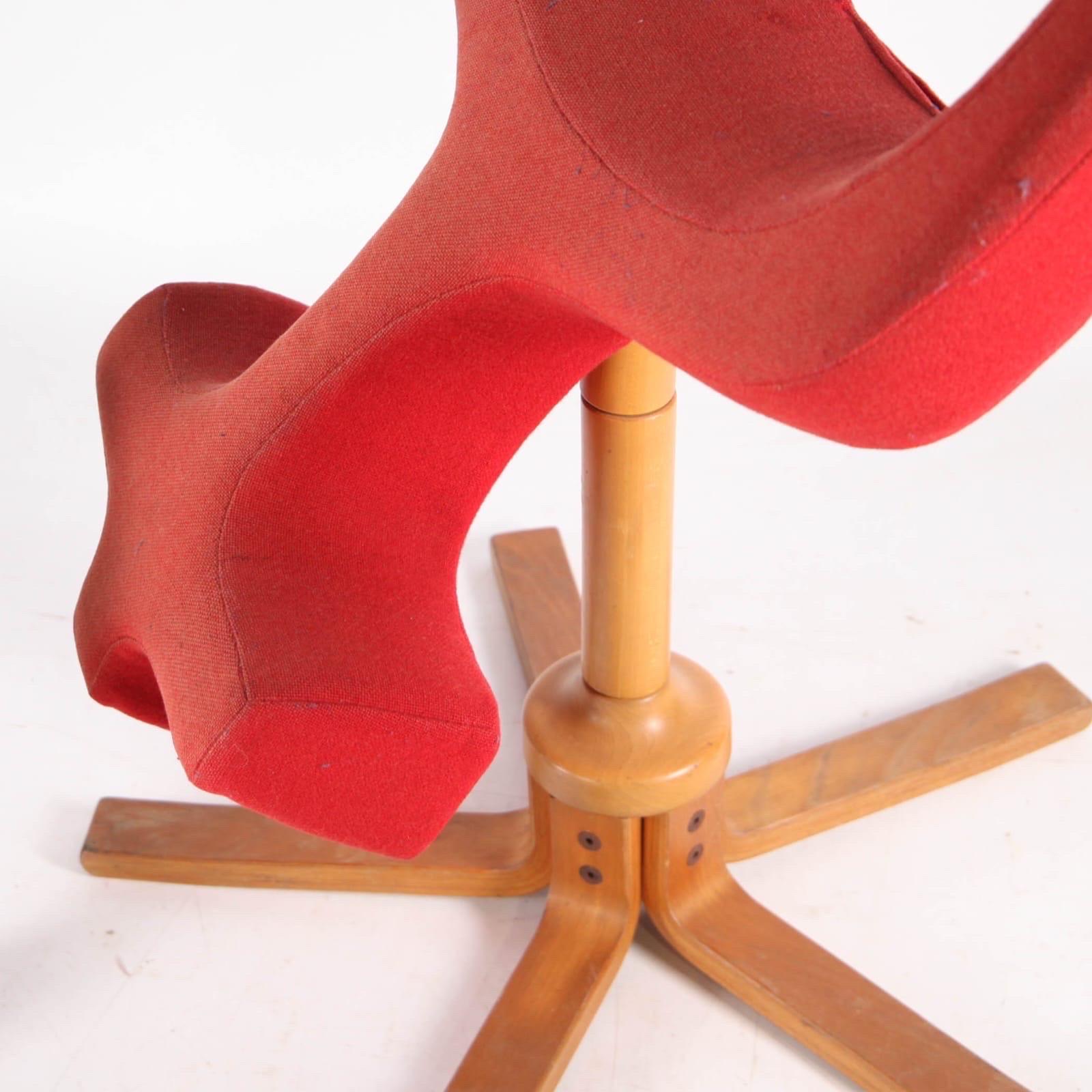 Duo of Peter Opsvik chairs For Sale 2