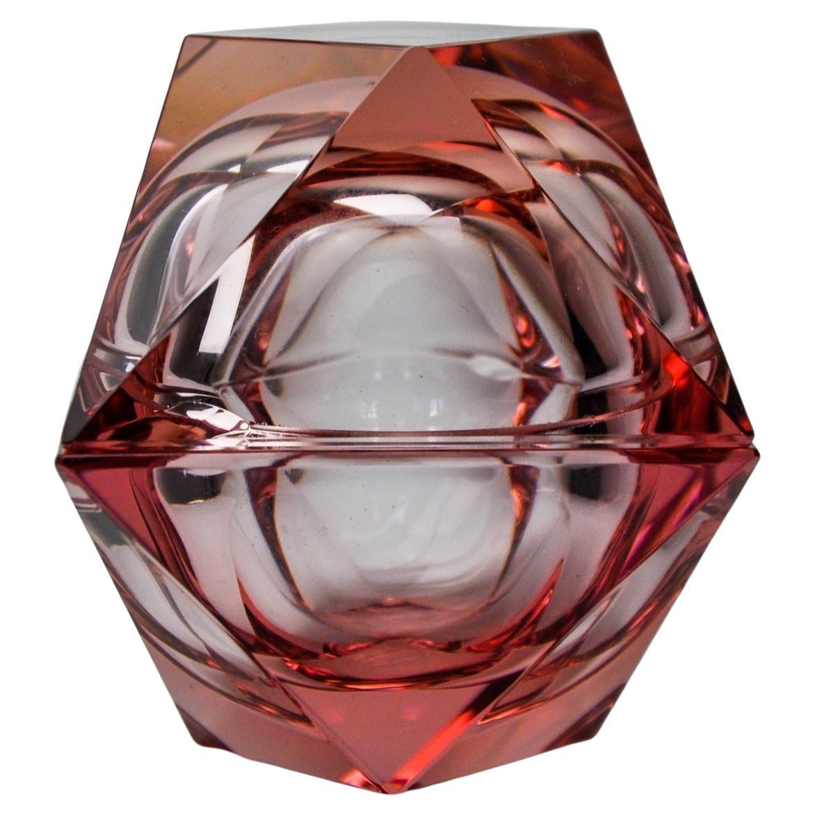Rare pink faceted ashtray designed and manufactured for Seguso in Murano in the 1970s. Superb artisanal glass work by Venetian master glassmakers. Magnificent object of collection and decoration. Perfect state of conservation without missing or
