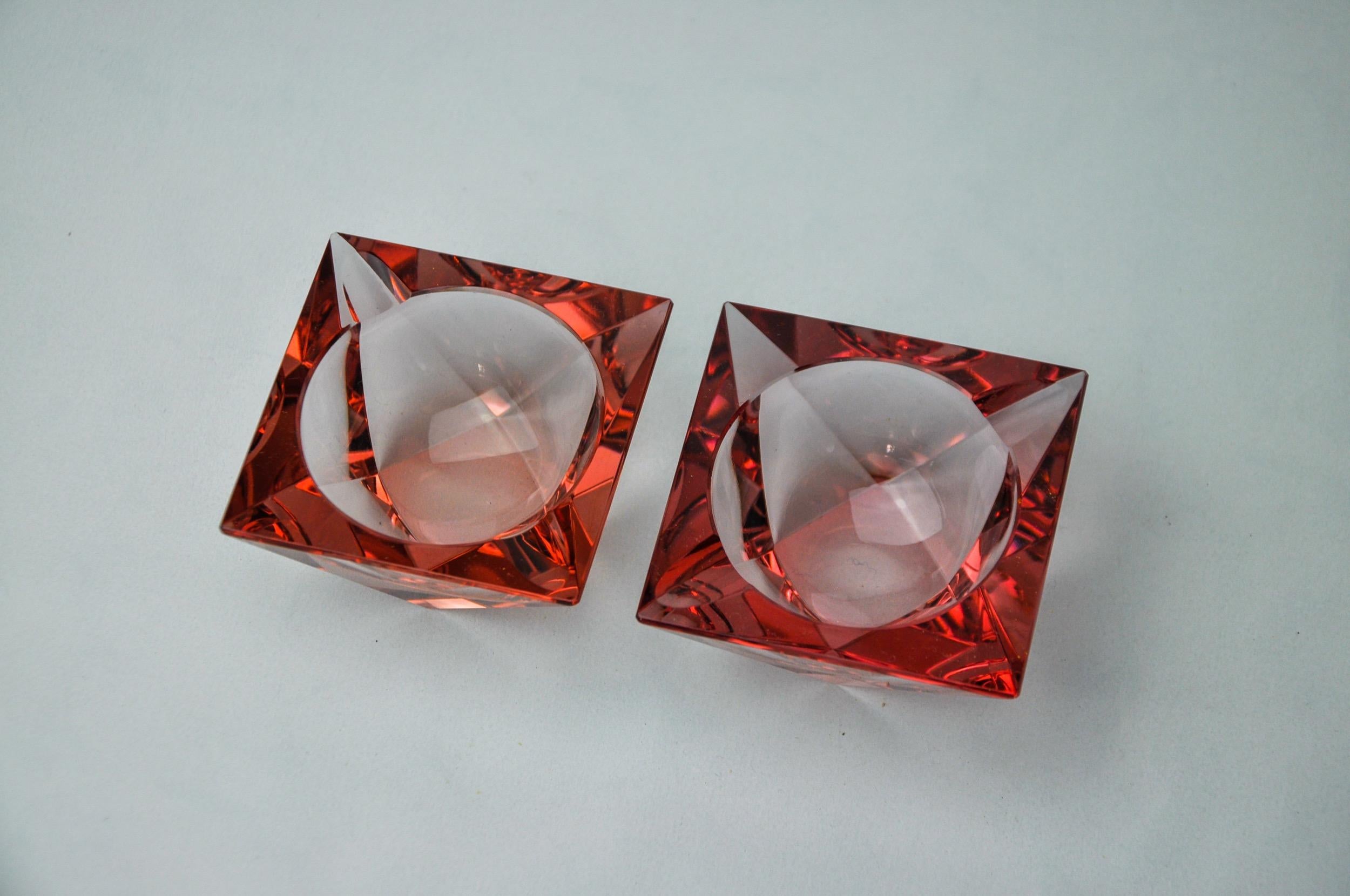Duo of pink faceted ashtrays by Seguso, Murano, Italy, 1970 In Good Condition For Sale In BARCELONA, ES