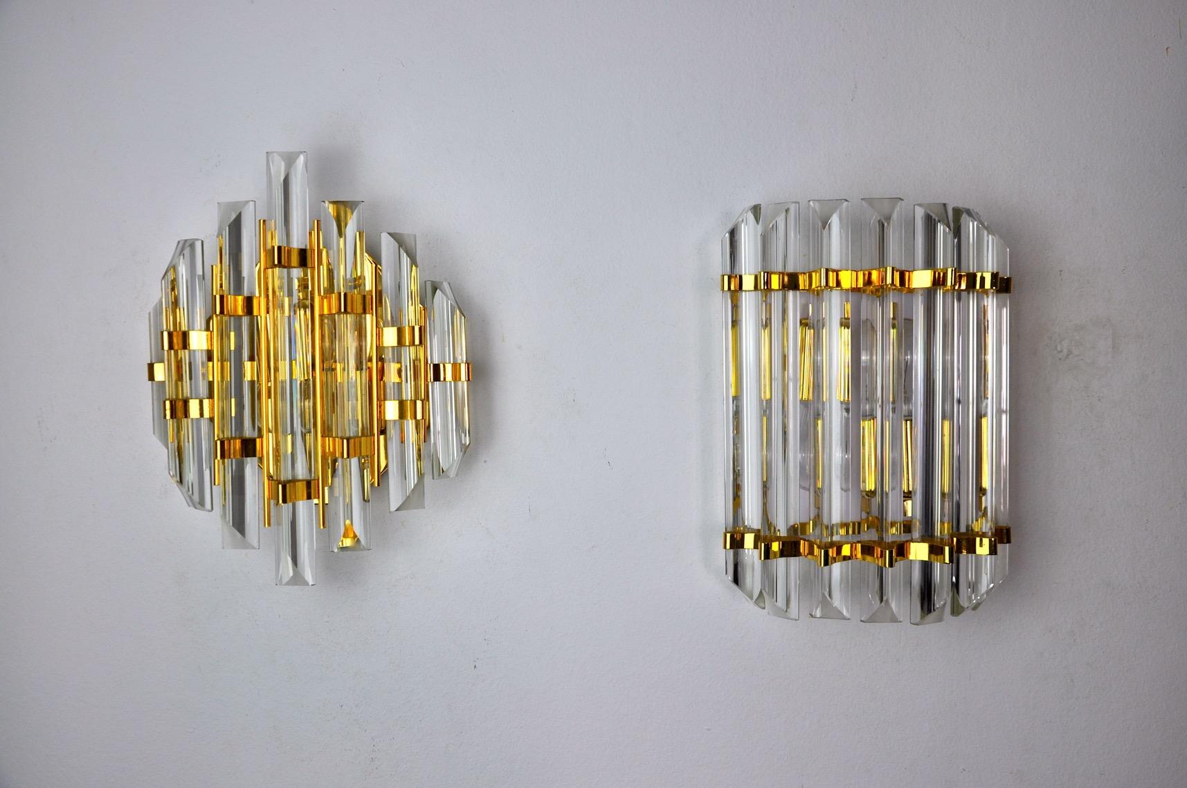 Hollywood Regency Duo of Venini Wall Lamps, Murano, Cut Glass, Italy, circa 1970 For Sale