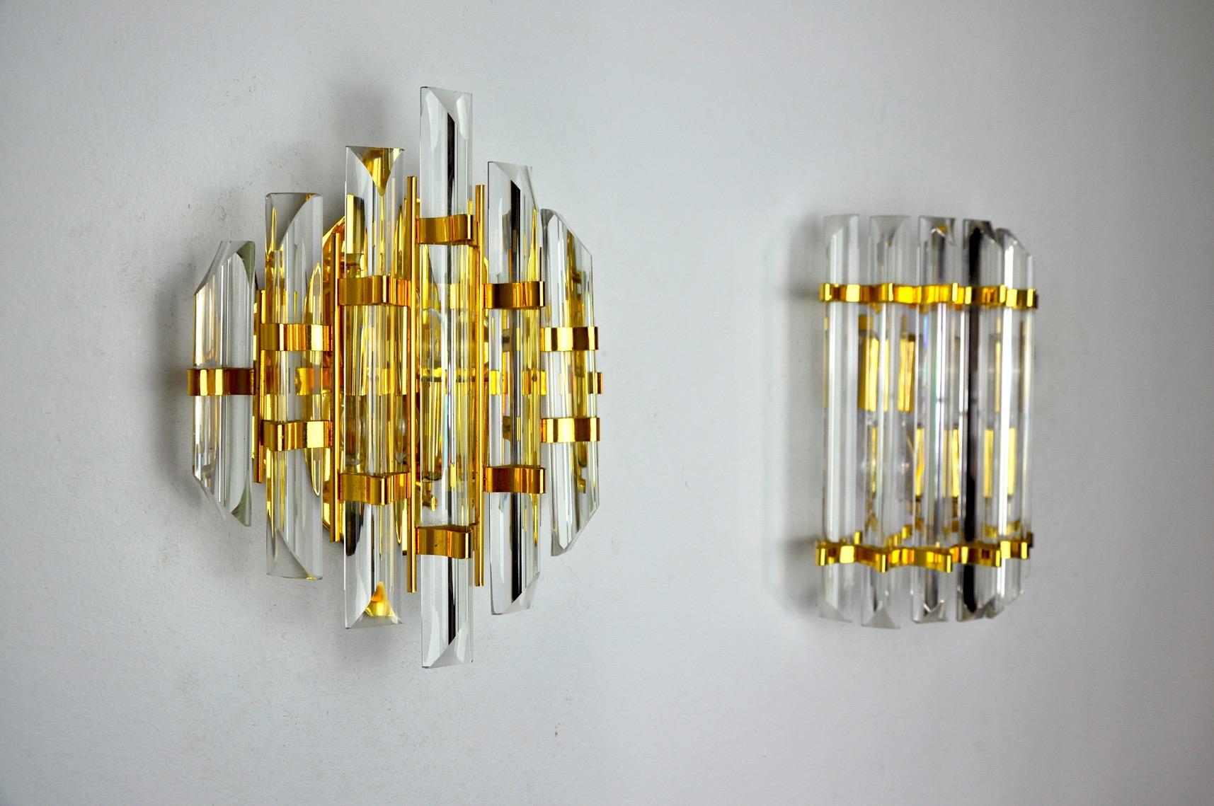 Duo of Venini Wall Lamps, Murano, Cut Glass, Italy, circa 1970 In Good Condition For Sale In BARCELONA, ES