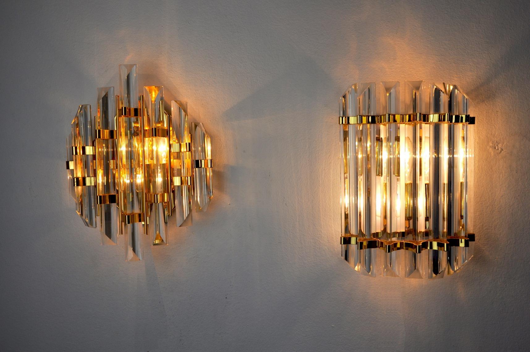 Late 20th Century Duo of Venini Wall Lamps, Murano, Cut Glass, Italy, circa 1970 For Sale
