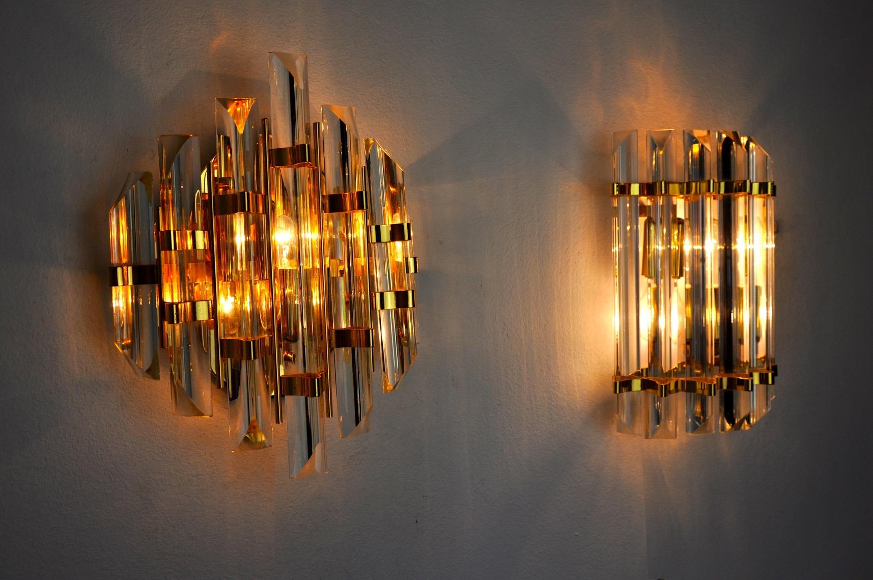 Crystal Duo of Venini Wall Lamps, Murano, Cut Glass, Italy, circa 1970 For Sale
