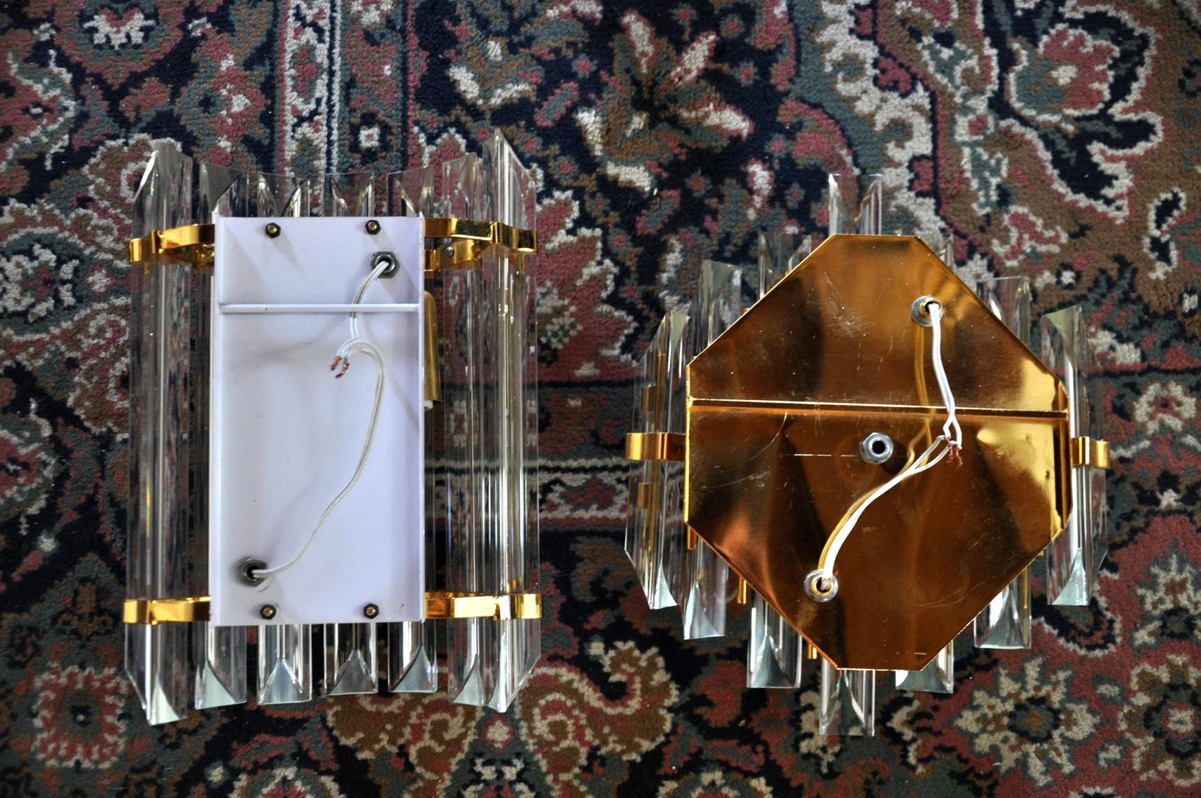 Duo of Venini Wall Lamps, Murano, Cut Glass, Italy, circa 1970 For Sale 1