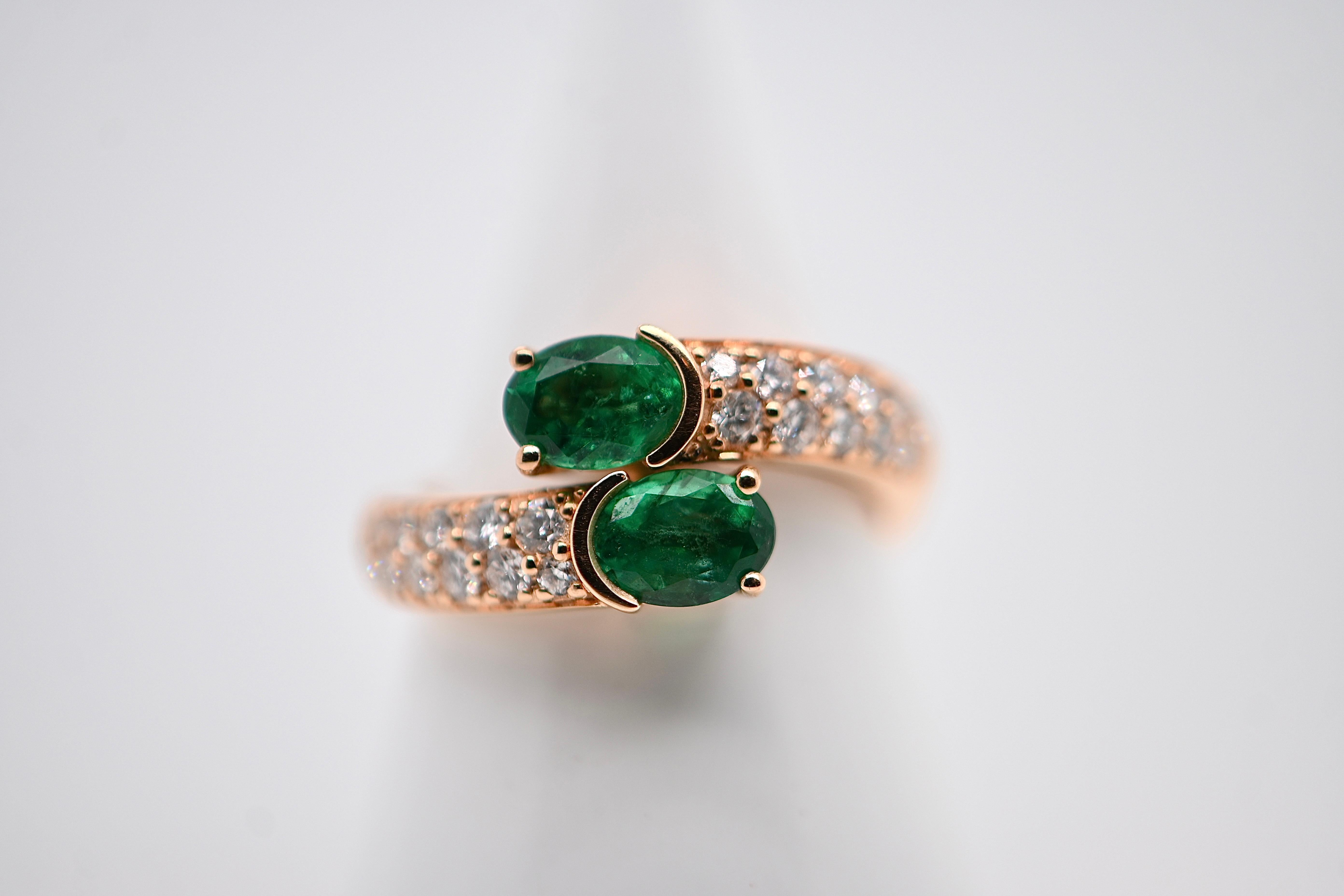 Duo Ring of Emeralds and 0.870 Carat Diamonds on 18-Carat Pink Gold In New Condition For Sale In Vannes, FR