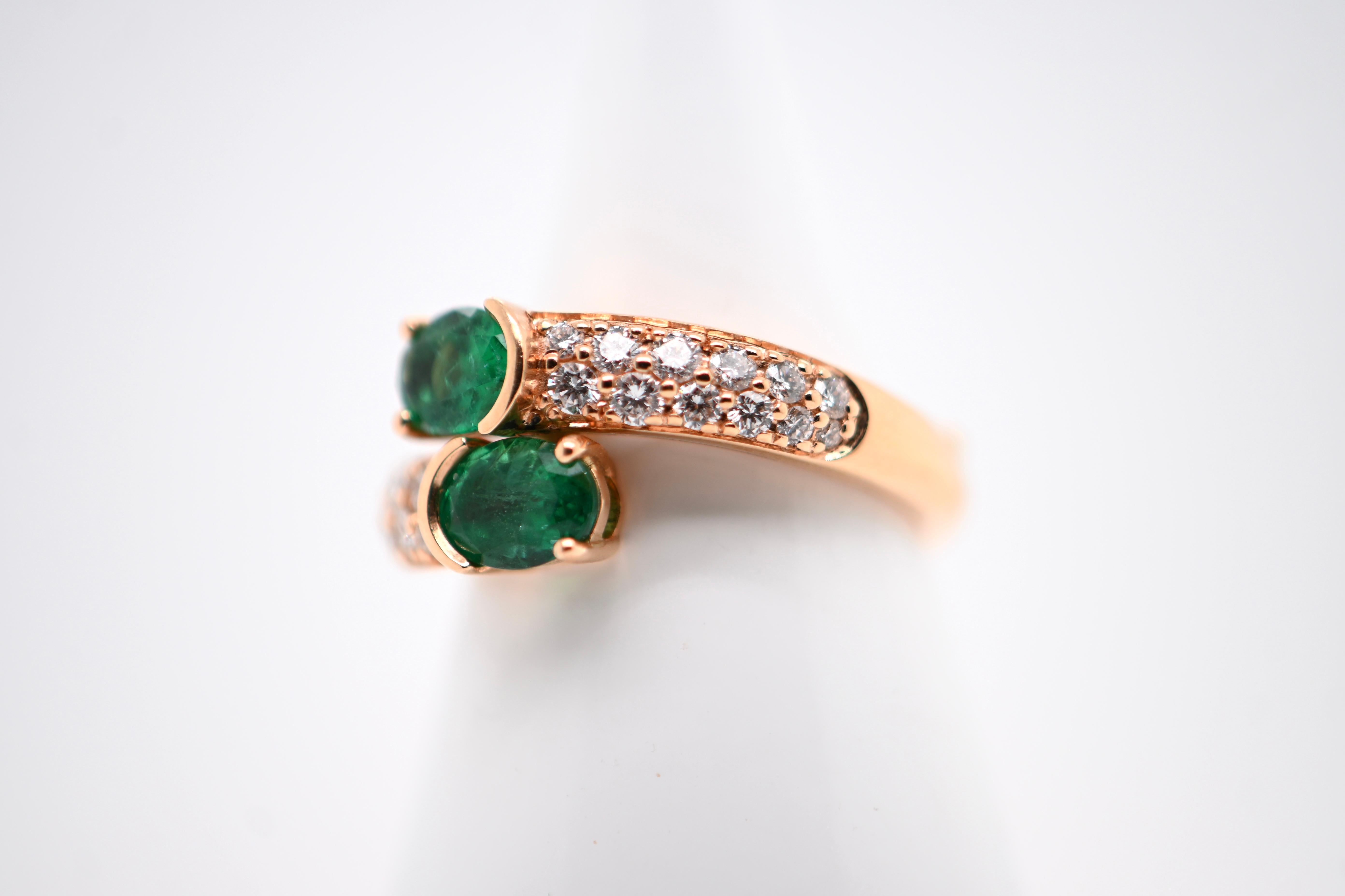 Duo Ring of Emeralds and 0.870 Carat Diamonds on 18-Carat Pink Gold For Sale 1