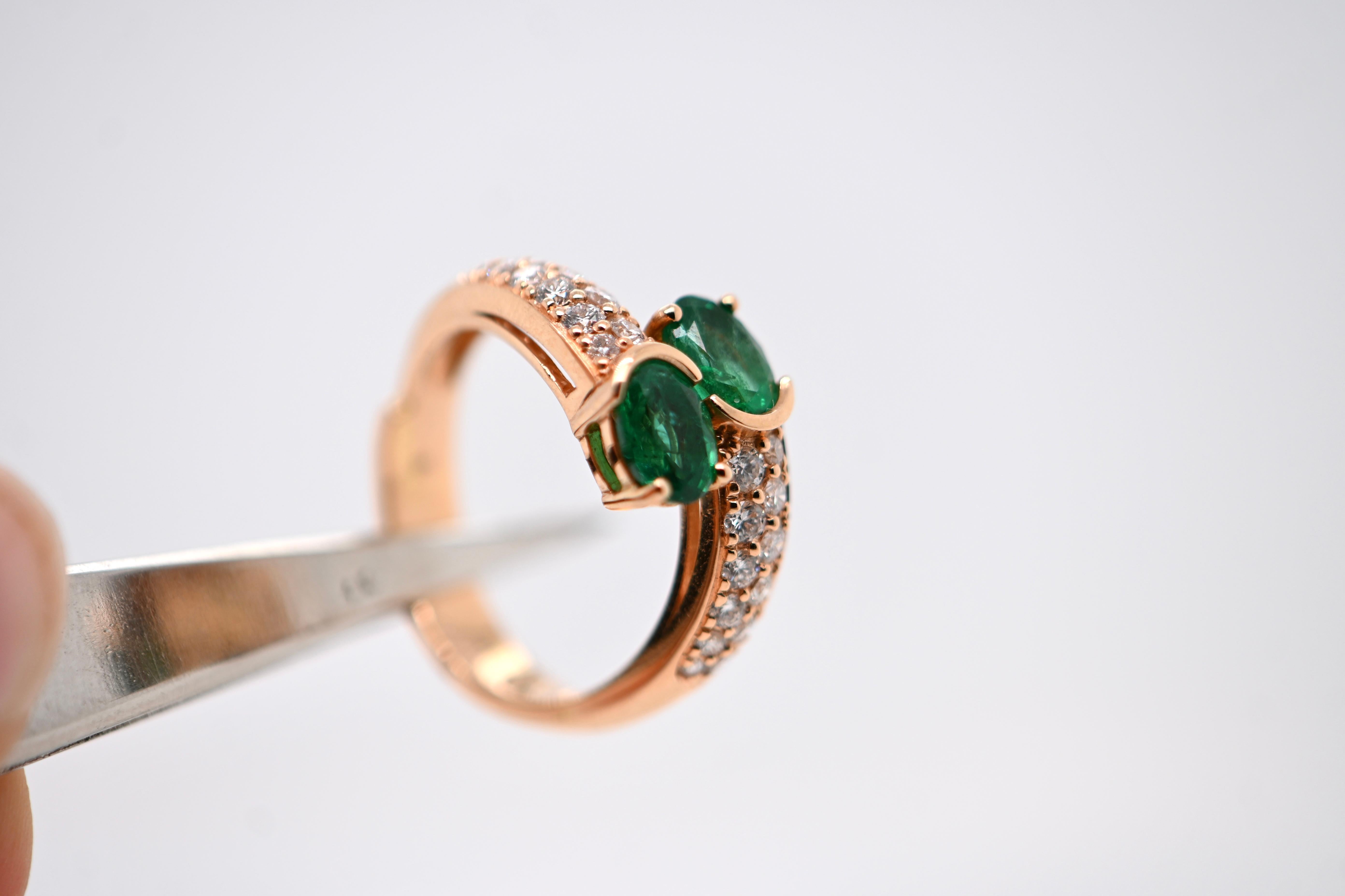Duo Ring of Emeralds and 0.870 Carat Diamonds on 18-Carat Pink Gold For Sale 2