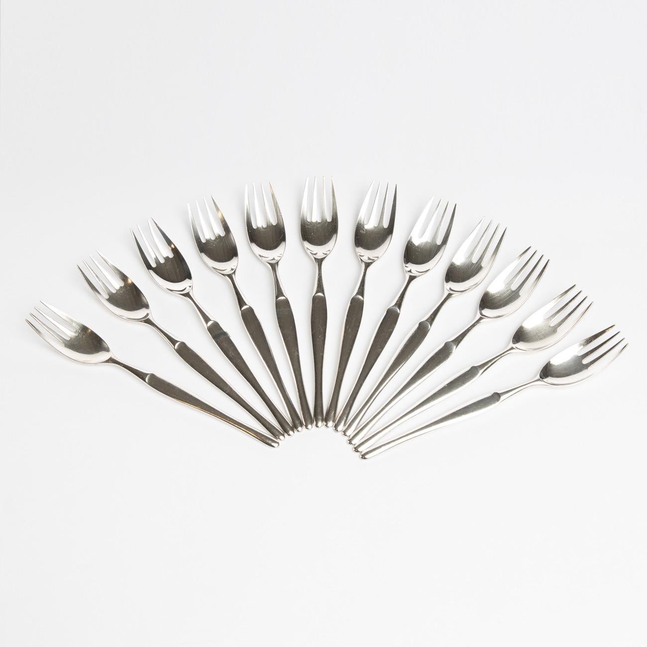 Duo, Silver-Plated Metal Flatware Set for 12 People, Tapio Wirkkala, Christofle In Fair Condition For Sale In Brussels, BE