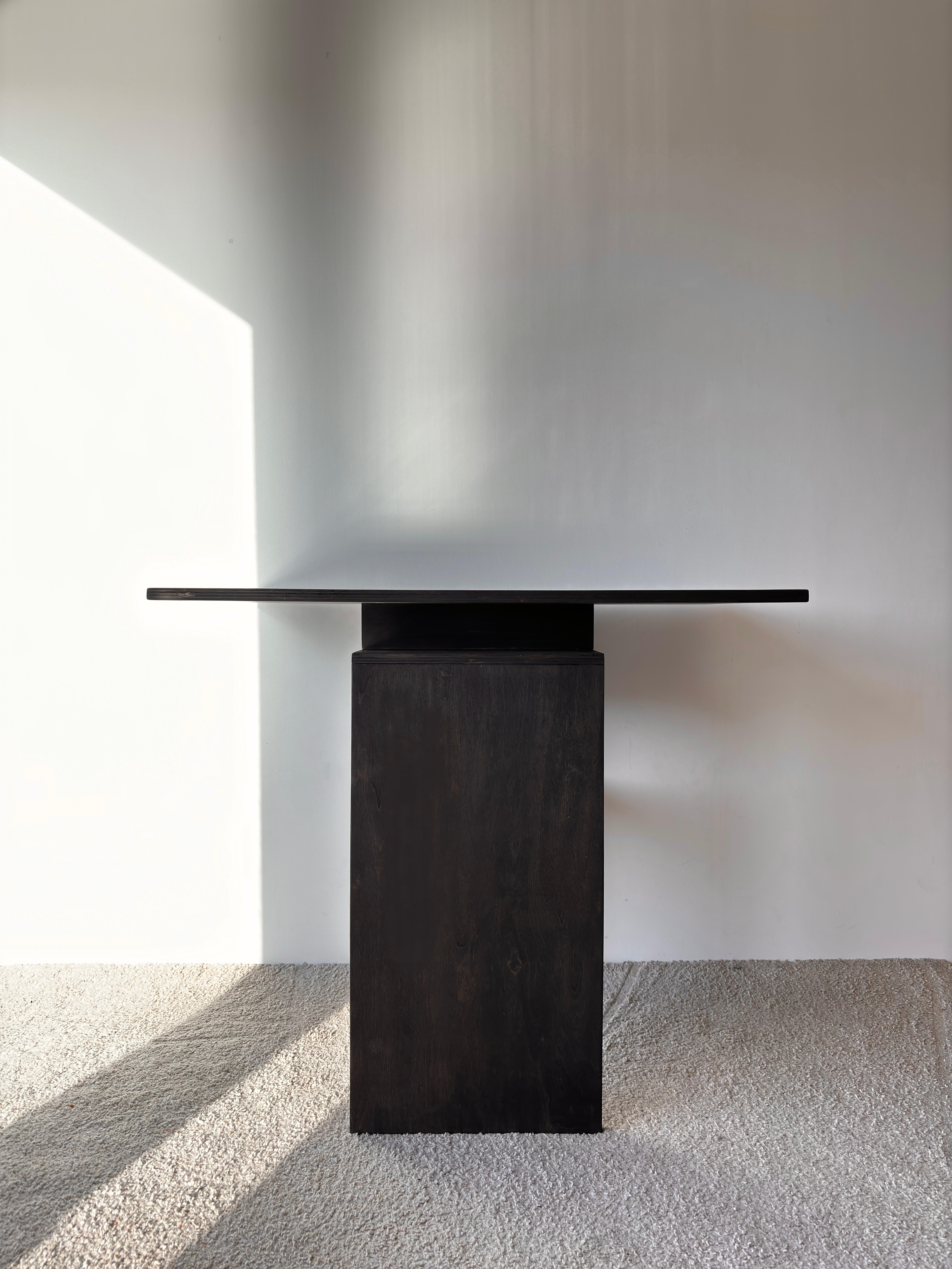 Duo Table di Edoardo Lietti Studio
Pezzo unico
Dimensioni: P 55 x L 90 x H 75 cm.
Materiali: Compensato di betulla.
Peso: 16 kg.

Tavolo multifunzionale, per due persone. L'oggetto è dotato di un'etichetta di autenticità.

Tutti gli oggetti sono