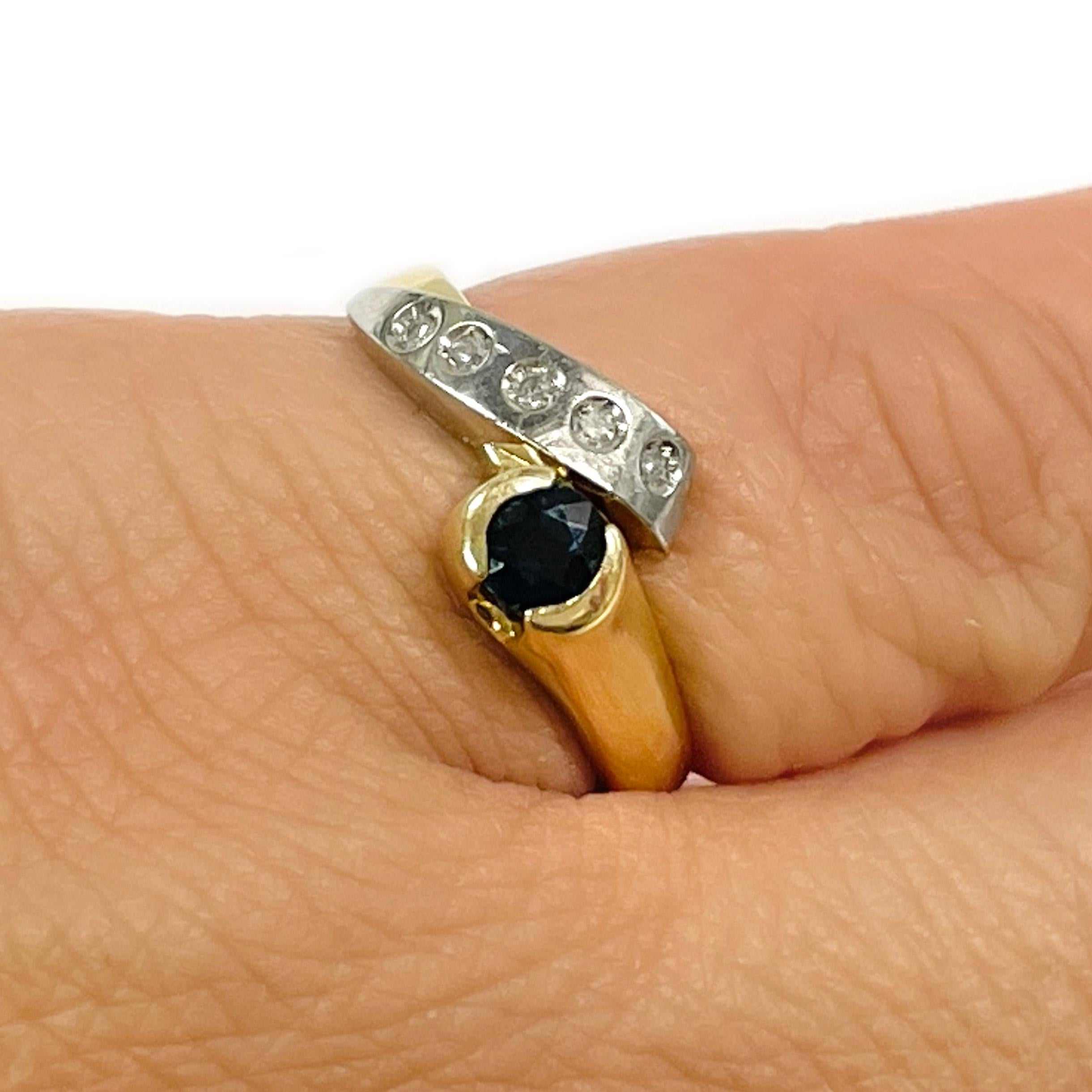Duo-Tone Blue Sapphire Diamond Ring In Good Condition For Sale In Palm Desert, CA