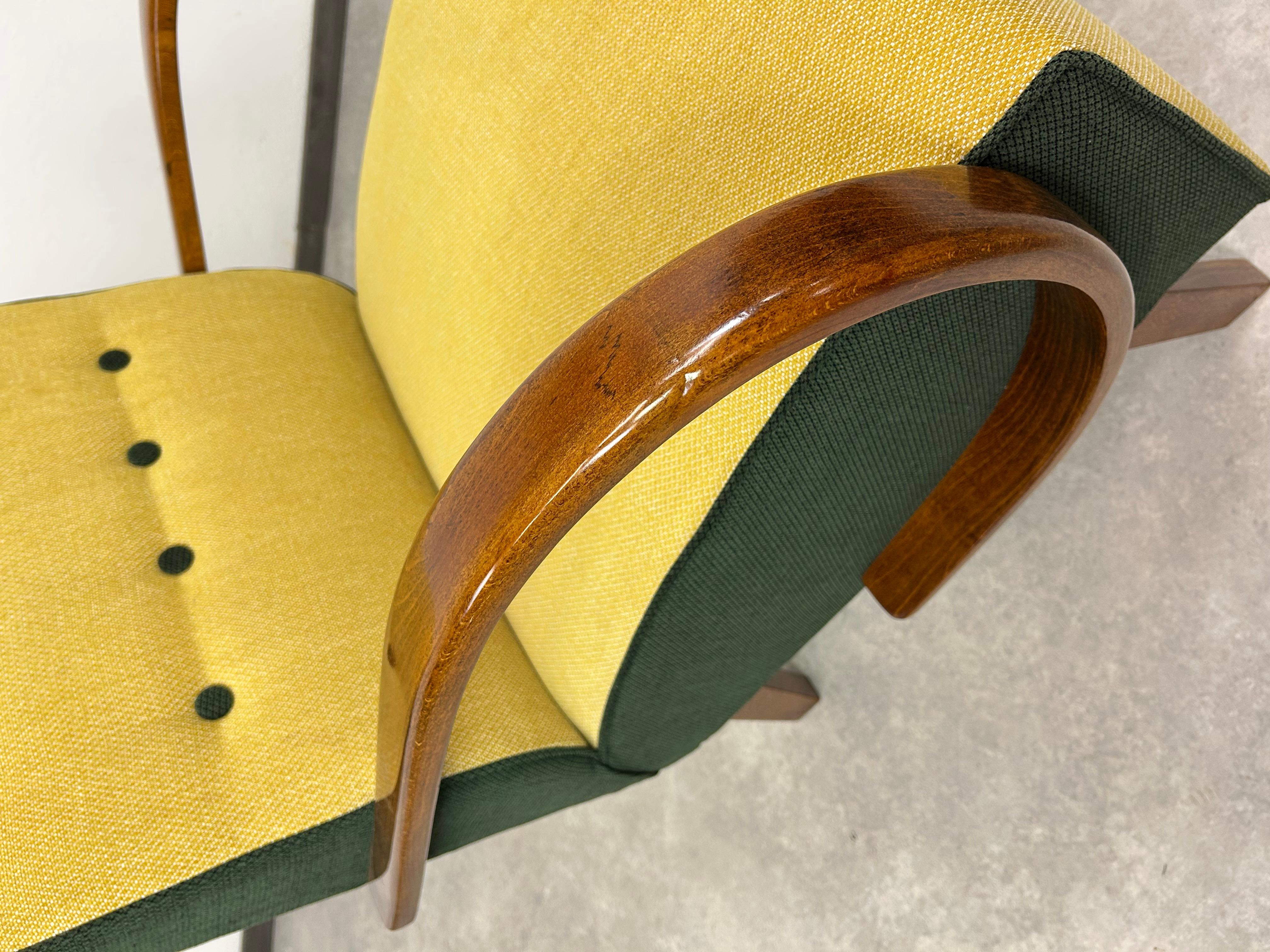 Metà XX secolo Poltrone Duocolor di Jindřich Halabala in vendita