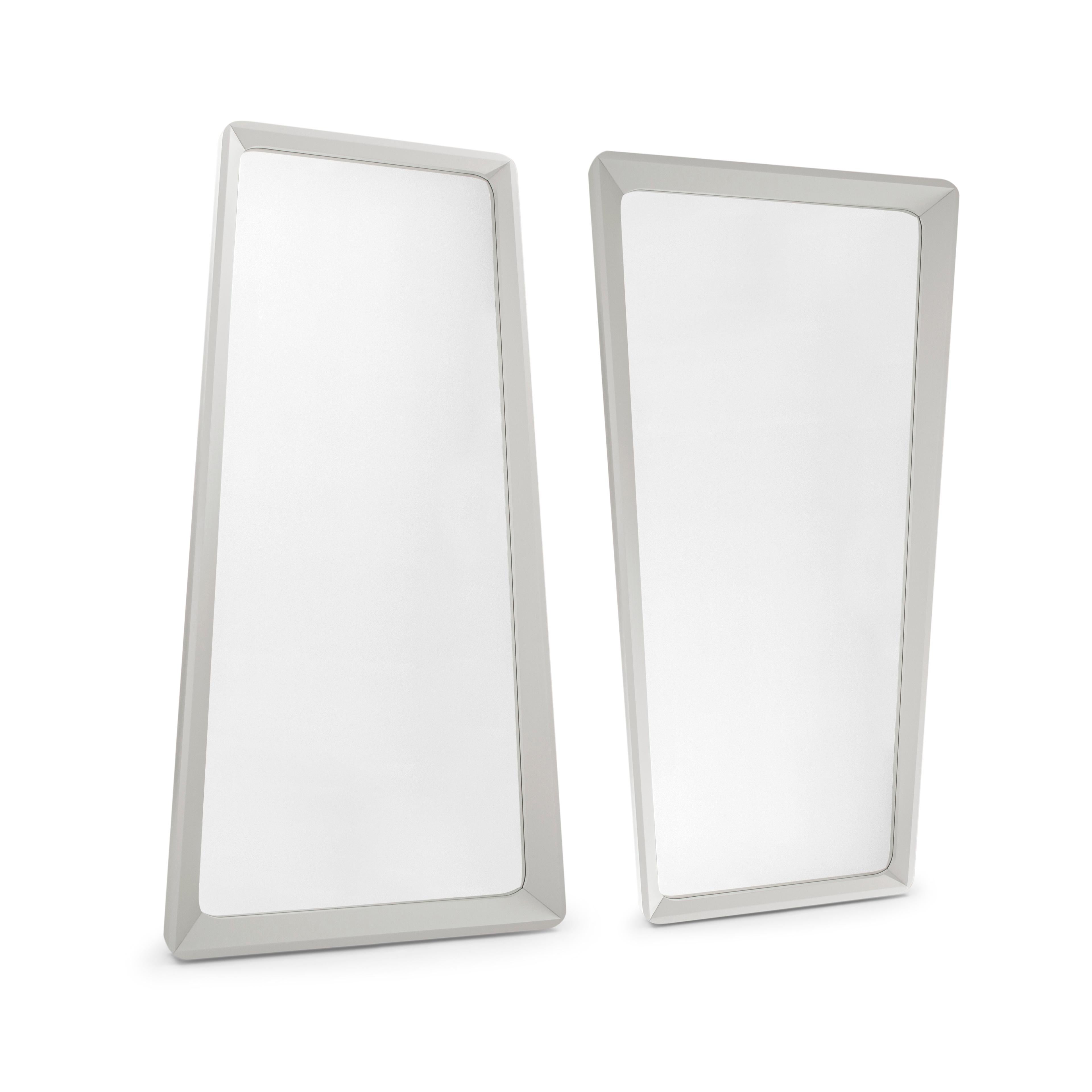 The Duomo full length mirror adds refinement and elegance to any environment. The off-white solid wood finish frame with soft corners gives the Duomo its own identity. This mirror was designed by our amazing Uultis Design team in order to use this