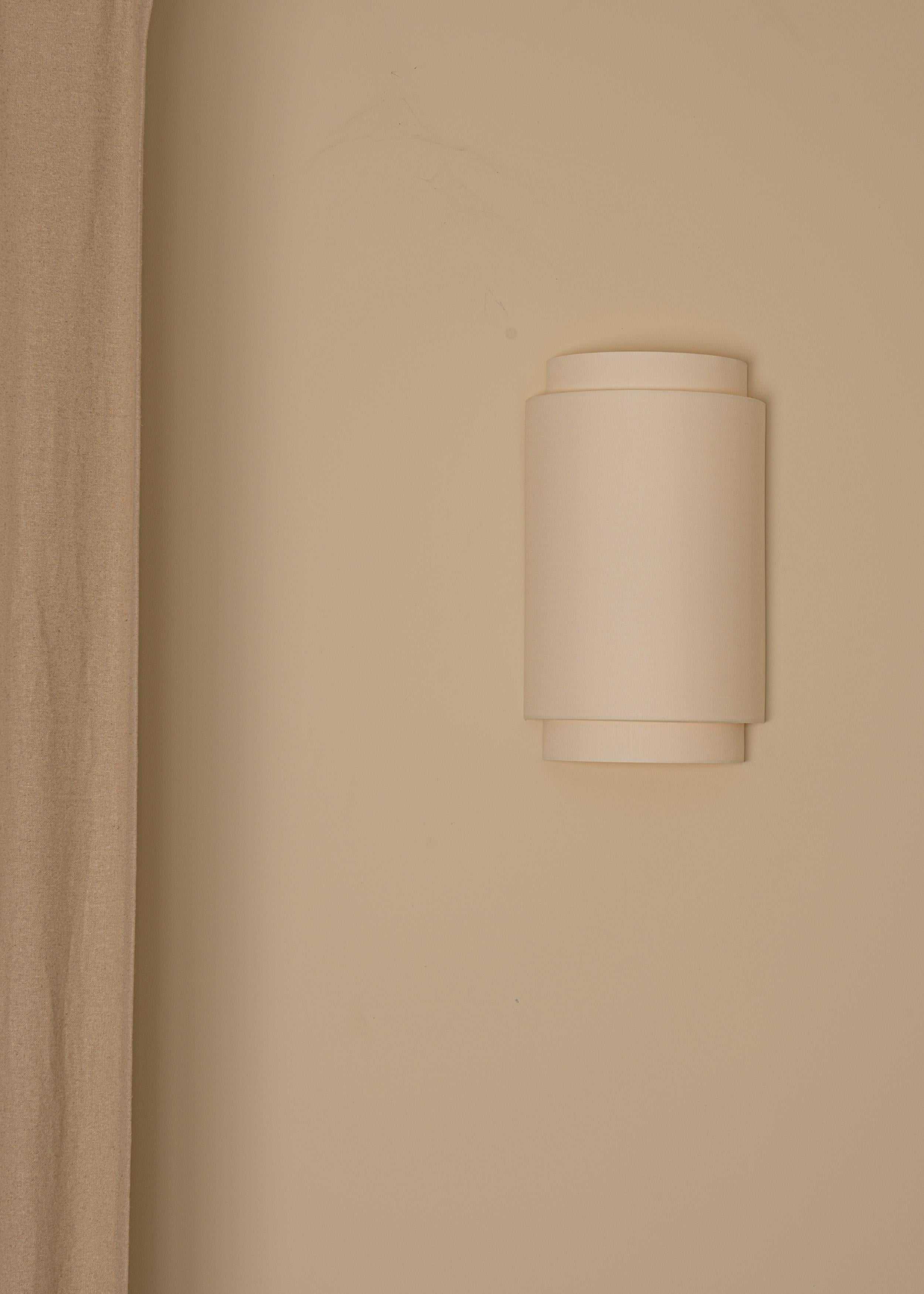 Duono Cotton Wall Sconce by Simone & Marcel
Dimensions: D 12 x W 24 x H 38 cm.
Materials: Cotton.

Custom options available on request. Please contact us. 

All our lamps can be wired according to each country. If sold to the USA it will be wired
