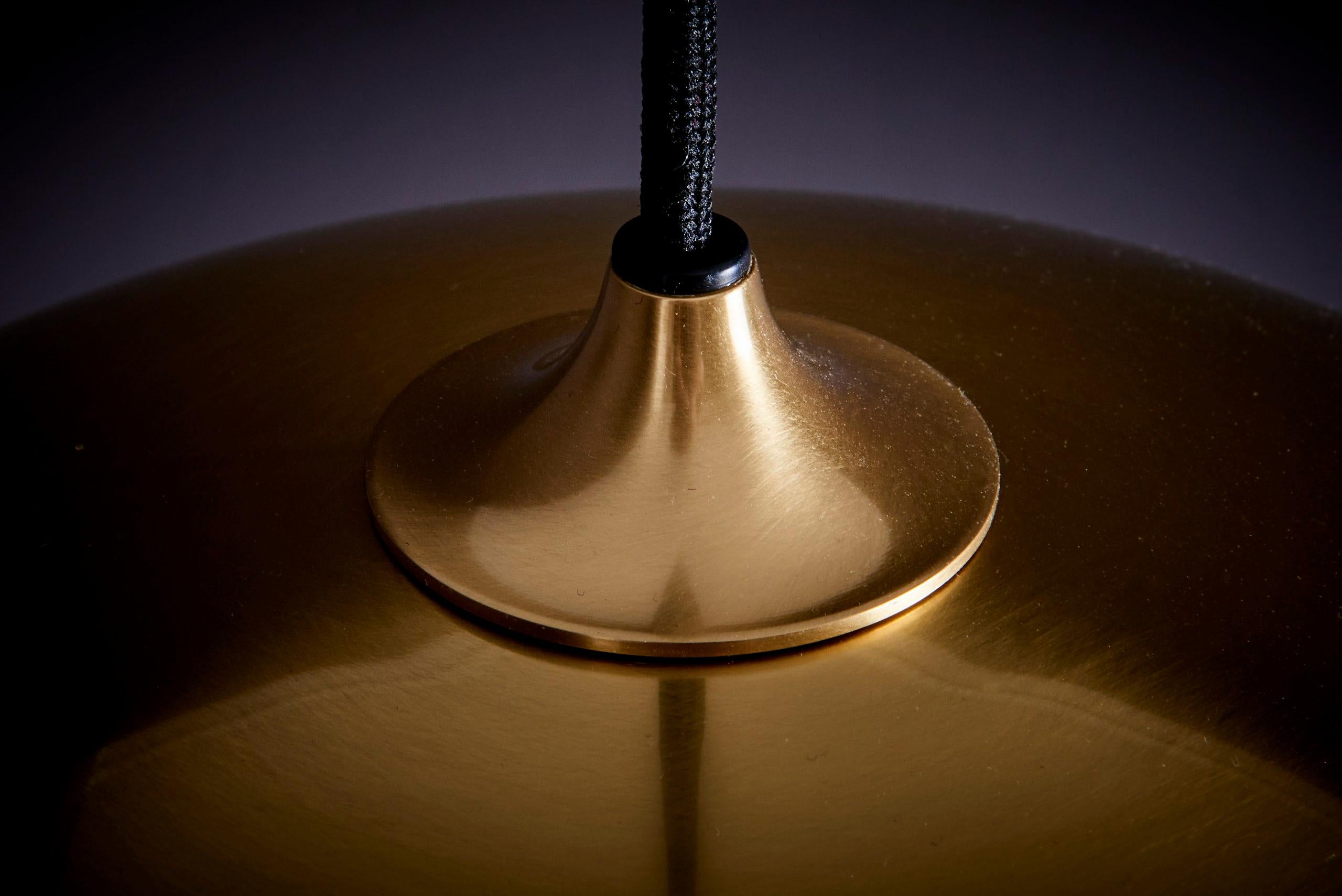 DUOS 36 Pendant Lamp with Side Pull in Brass by Florian Schulz, Germany For Sale 2