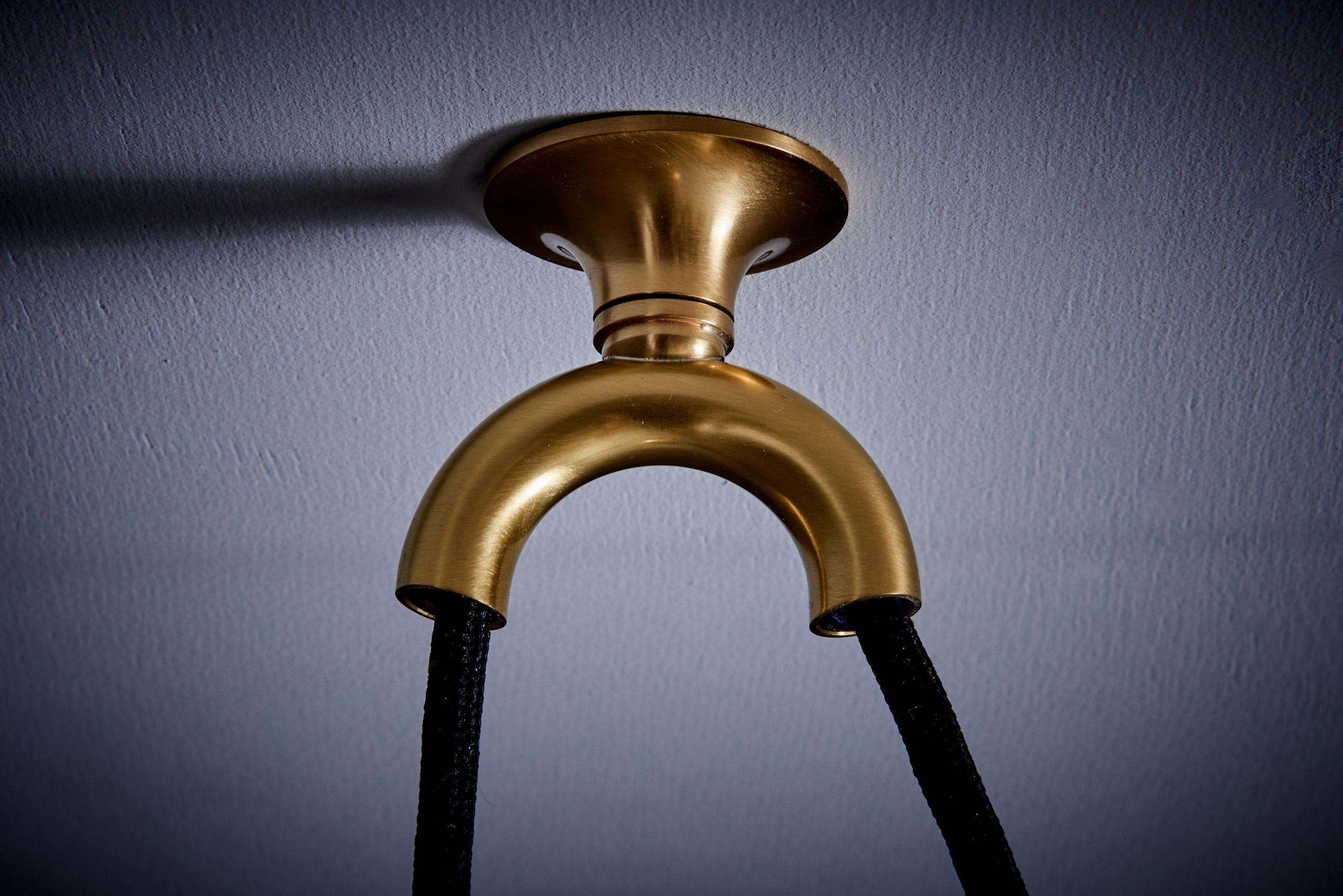 Lampada a sospensione DUOS 36 con tirante laterale in ottone di Florian Schulz, Germania in vendita 5