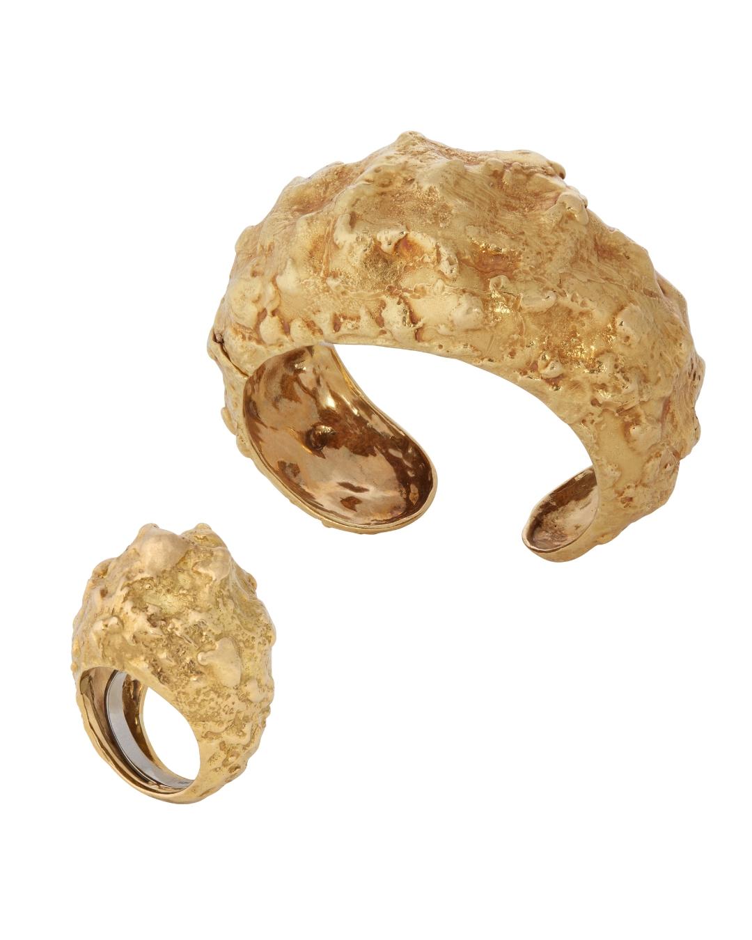 DUPLICATE David Webb 18K Textured Cuff Bracelet en vente