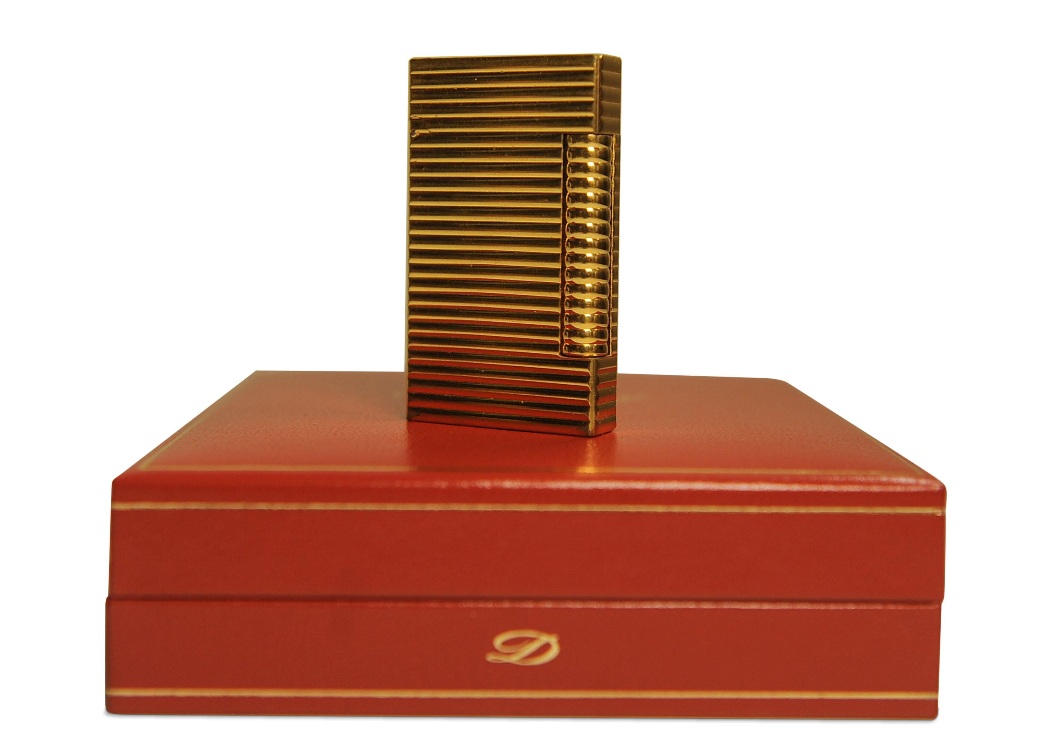 Dupont 18ct Gold Plated Briquet De Poche Lighter With Original Box & Papers In Good Condition For Sale In Reading, Berkshire