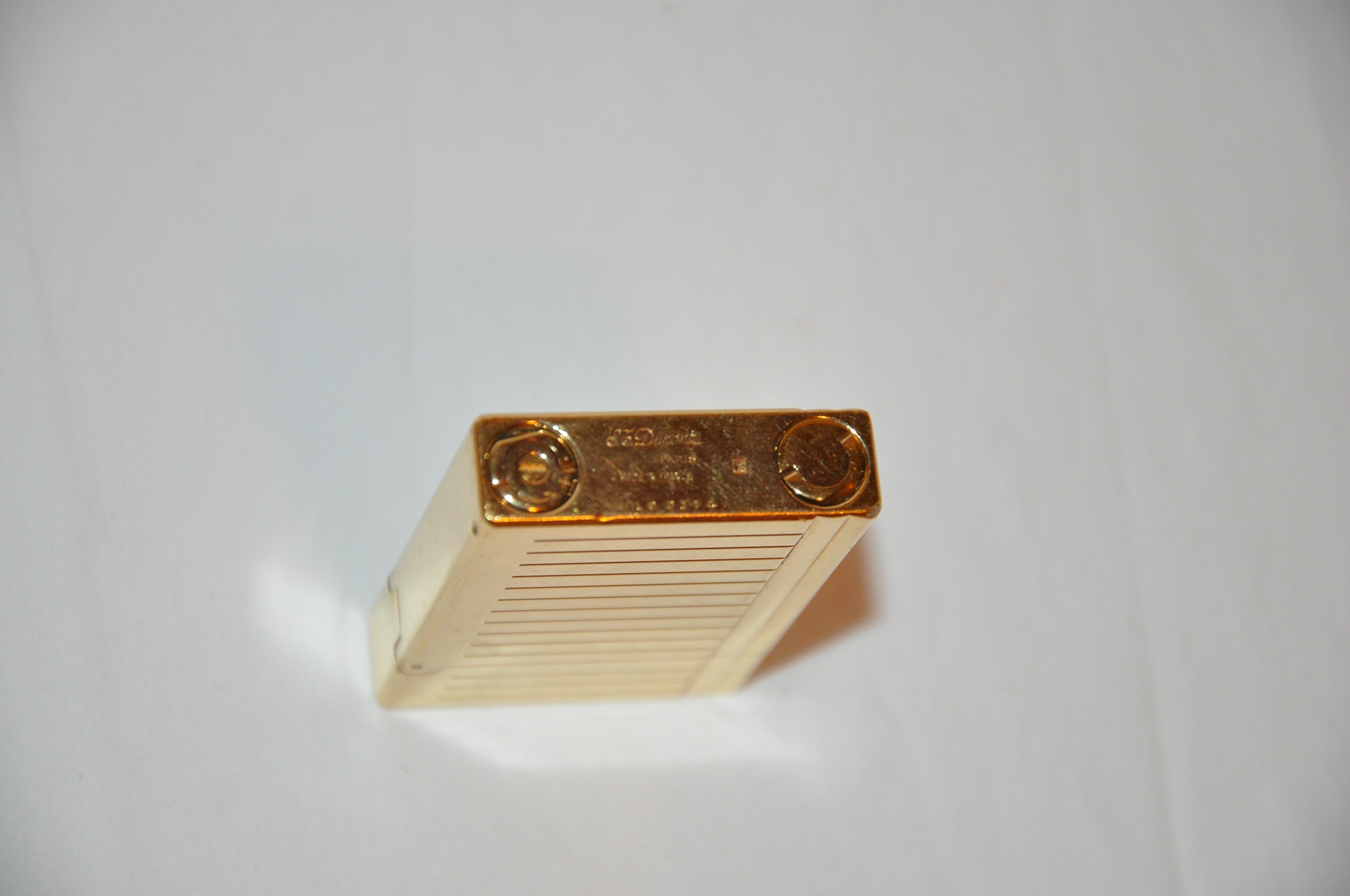 Dupont 18k Yellow Gold Lighter in Original Box In Good Condition For Sale In New York, NY