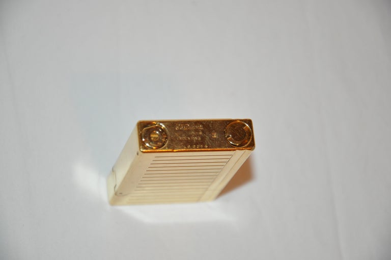 Dupont briquet en or jaune massif 18 carats dans sa boîte d'origine En  vente sur 1stDibs | briquet dupont or massif, briquet dupont or 18 carats,  briquet dupont or massif prix