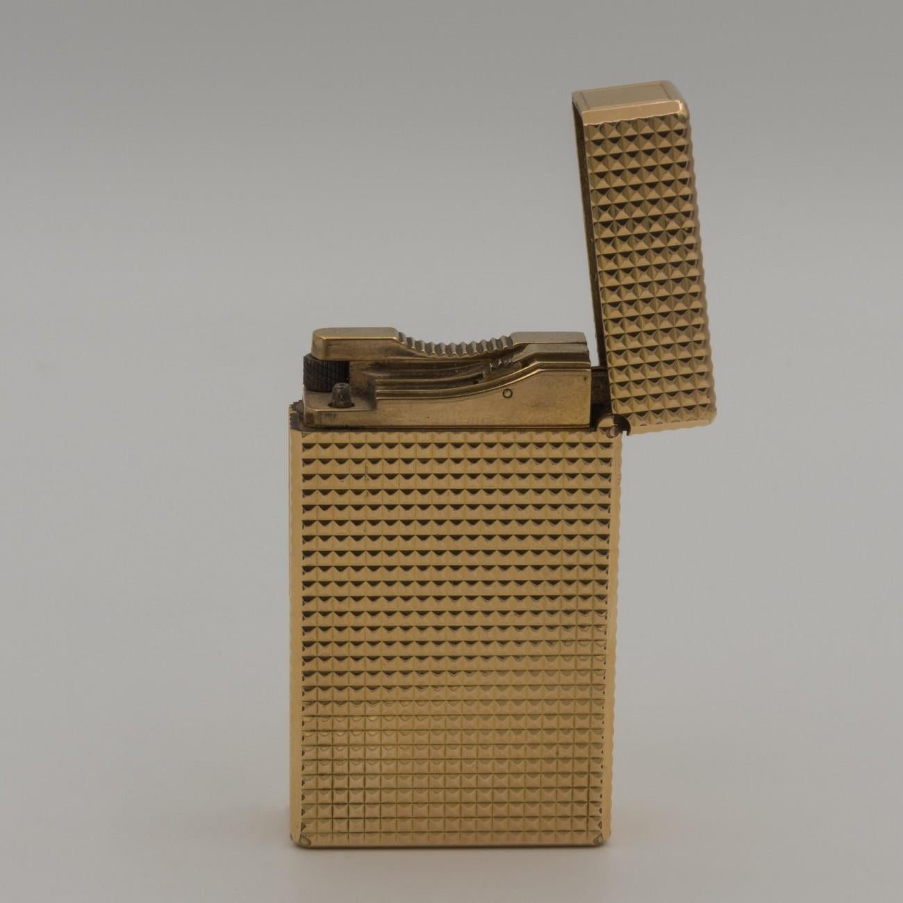 Briquet de poche Dupont plaqué or, vers 1975 1